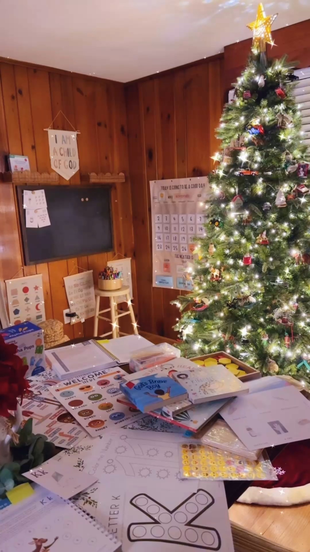 And got lots of fun things planned for our new homeschool preschool 🍎 unit ahead, too!! 🥰 We are studying “body and emotions” this week 😊 - which means ofcourse the emoji stickers came out to play 🤭 

Also have a fun little “Christmas on the farm” 🌲🛻❄️ sensory bin that I have planned out, too - and a fun new “fake snow” ⛄️ recipe I’m excited to try!!! 🤗

Hope everyone has had the best weekend!!! ❤️