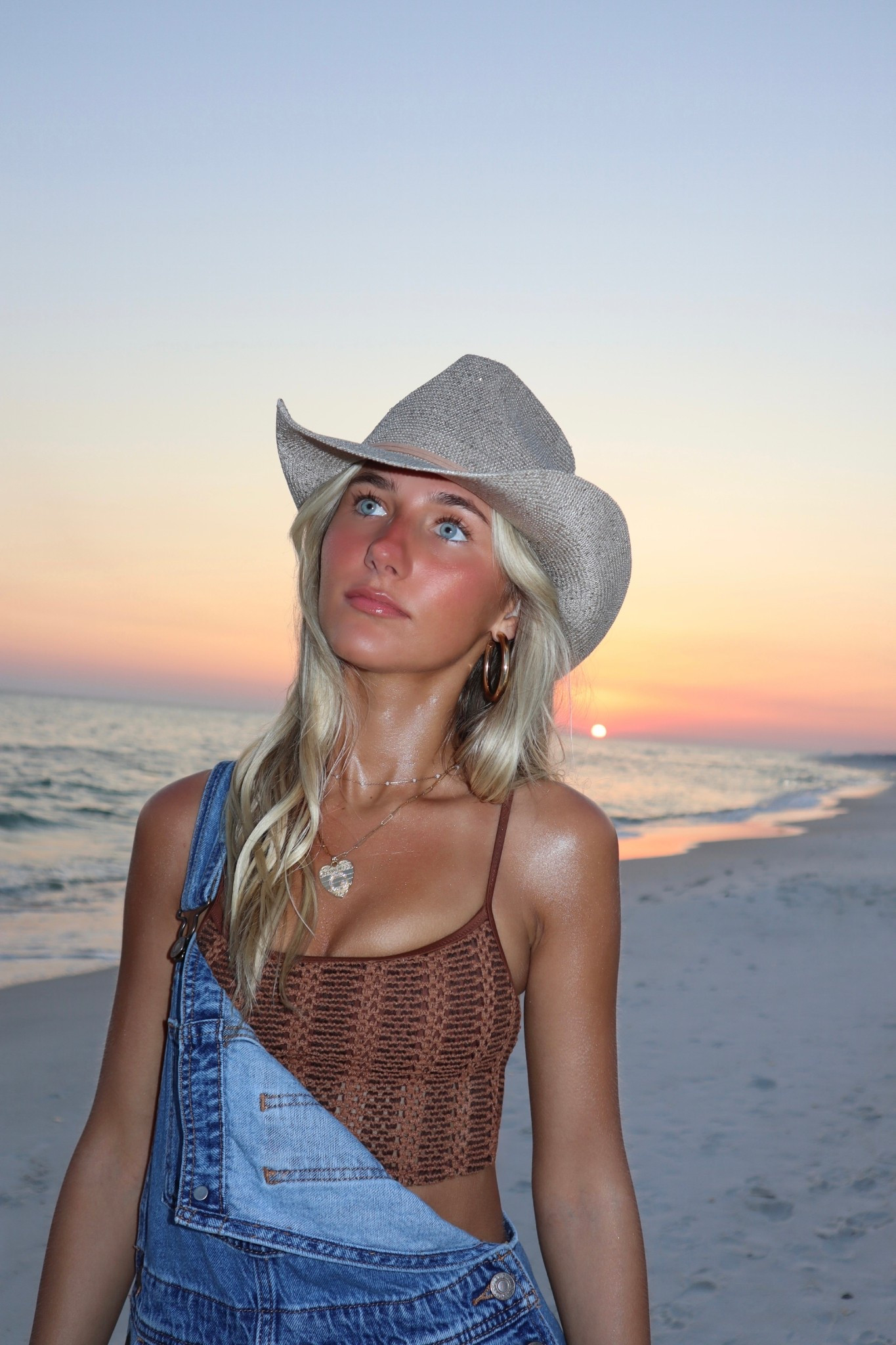 i’m obsessed with my sparkle cowboy hat #anthropologie #aerie #freepeople

#LTKFestival #LTKFindsUnder50 #LTKSwim