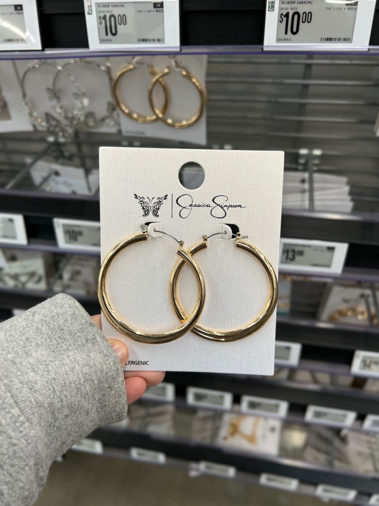 Jessica Simpson Women's Polished Hoop Earrings. Goldtone

#LTKgrwm #LTKootd #LTKdayinmylife