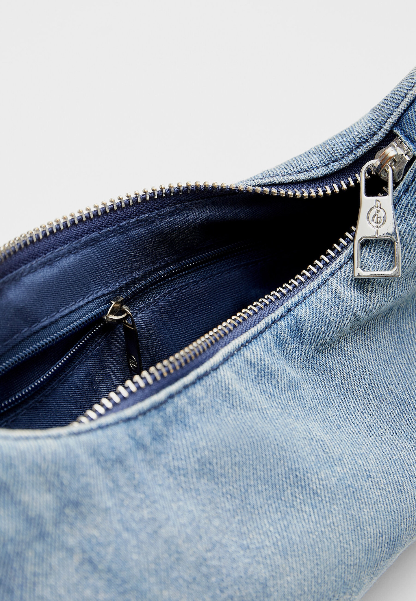 Denim moon-shaped crossbody bag | Stradivarius (UK)
