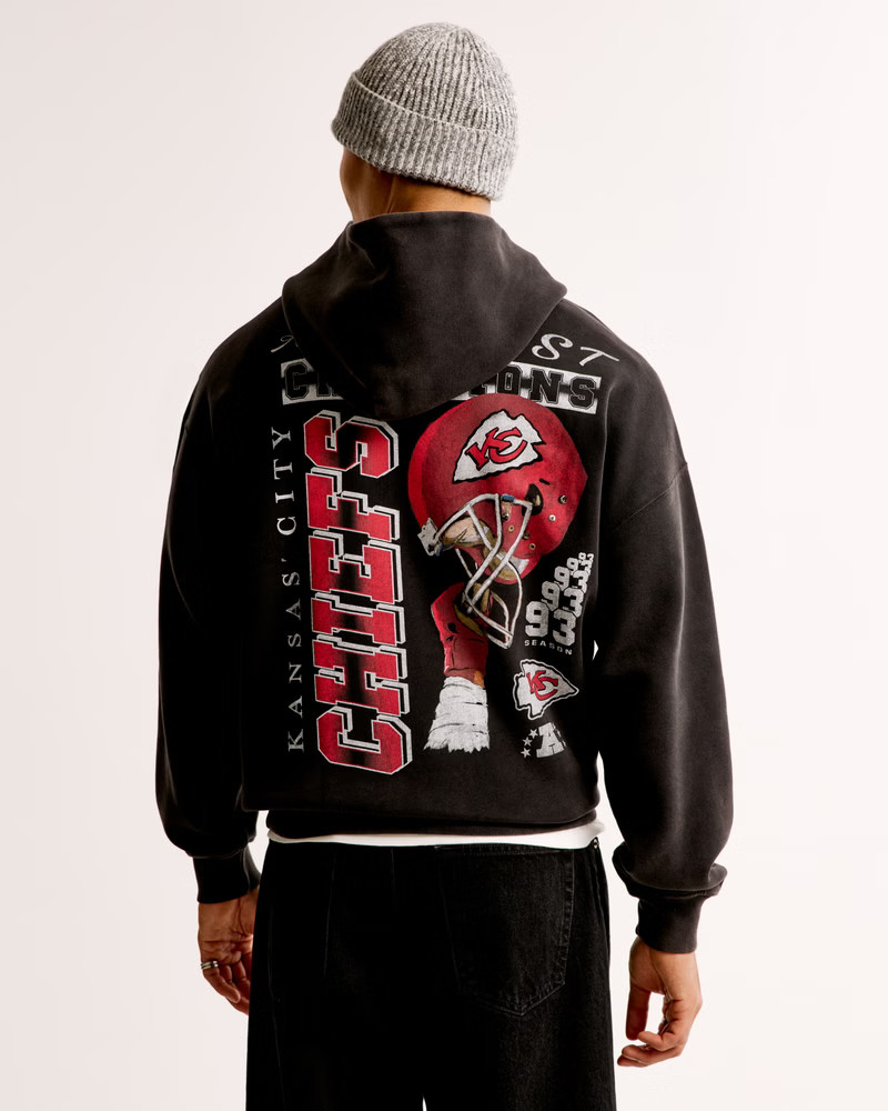 Men's Kansas City Chiefs Graphic Popover Hoodie | Men's Tops | Abercrombie.com | Abercrombie & Fitch (US)