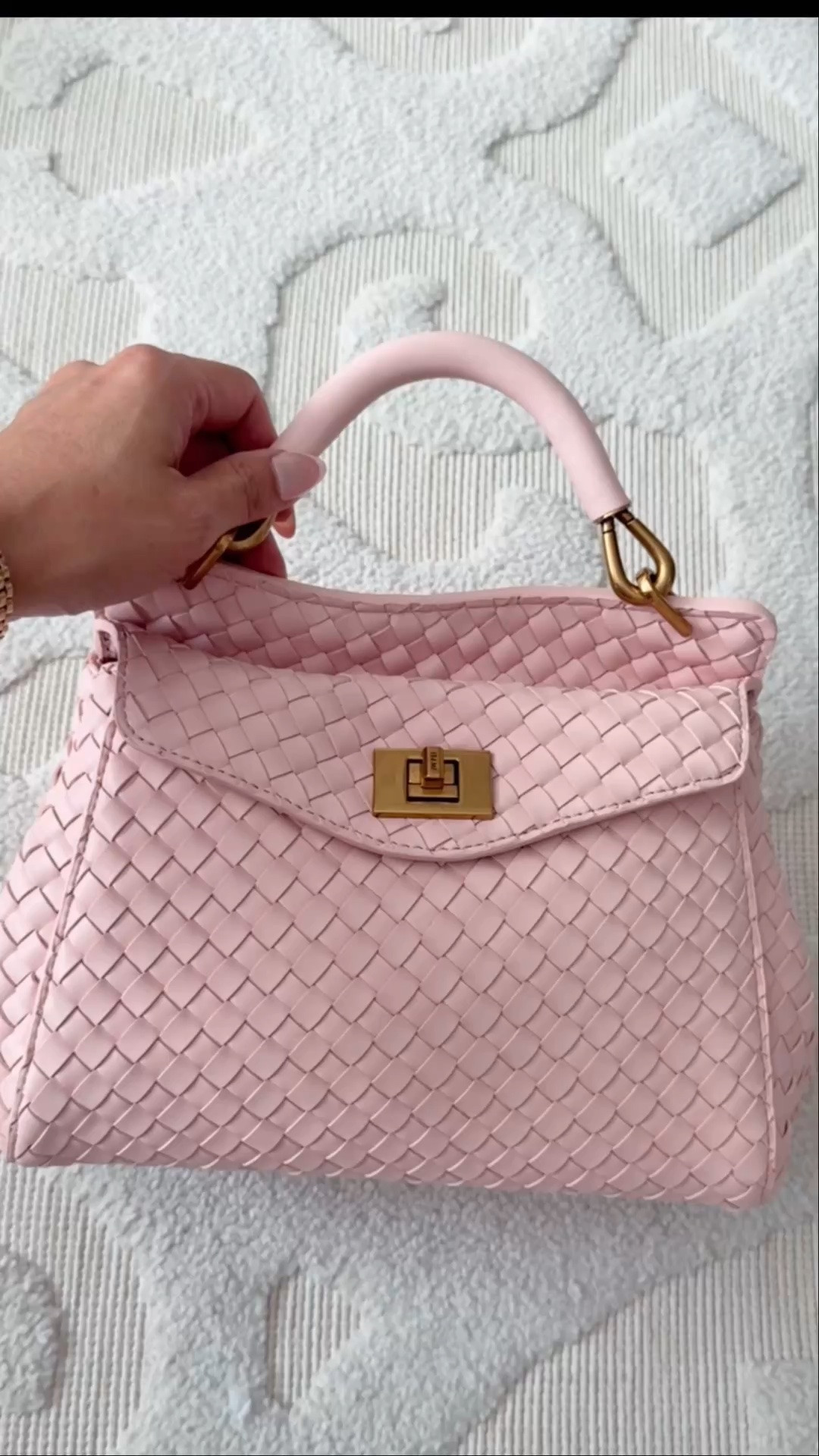Love this braided pink purse! I have the exact purse in 3 colors 🥴 it’s that good!

#LTKootd #LTKSaleAlert #LTKPetite