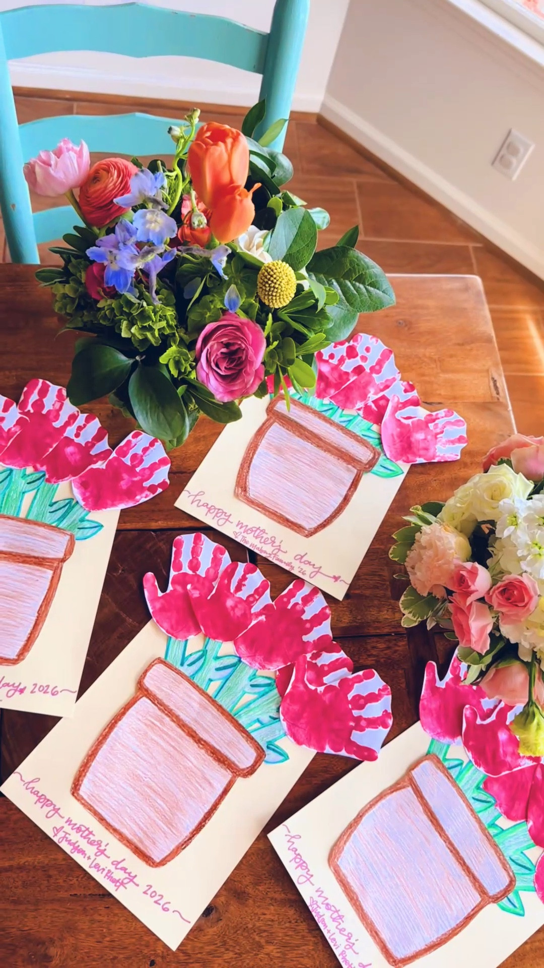 And eek!! While my littles 👶🏼🩵👶🏼 have been napping 💤 this afternoon, I finally got to put together these adorable Mother’s Day handprint “bouquets” 💐🪴- that are going to be the absolute sweetest 💗 gifts 💝 and keepsakes for Mother’s Day weekend!! 🌸🌷