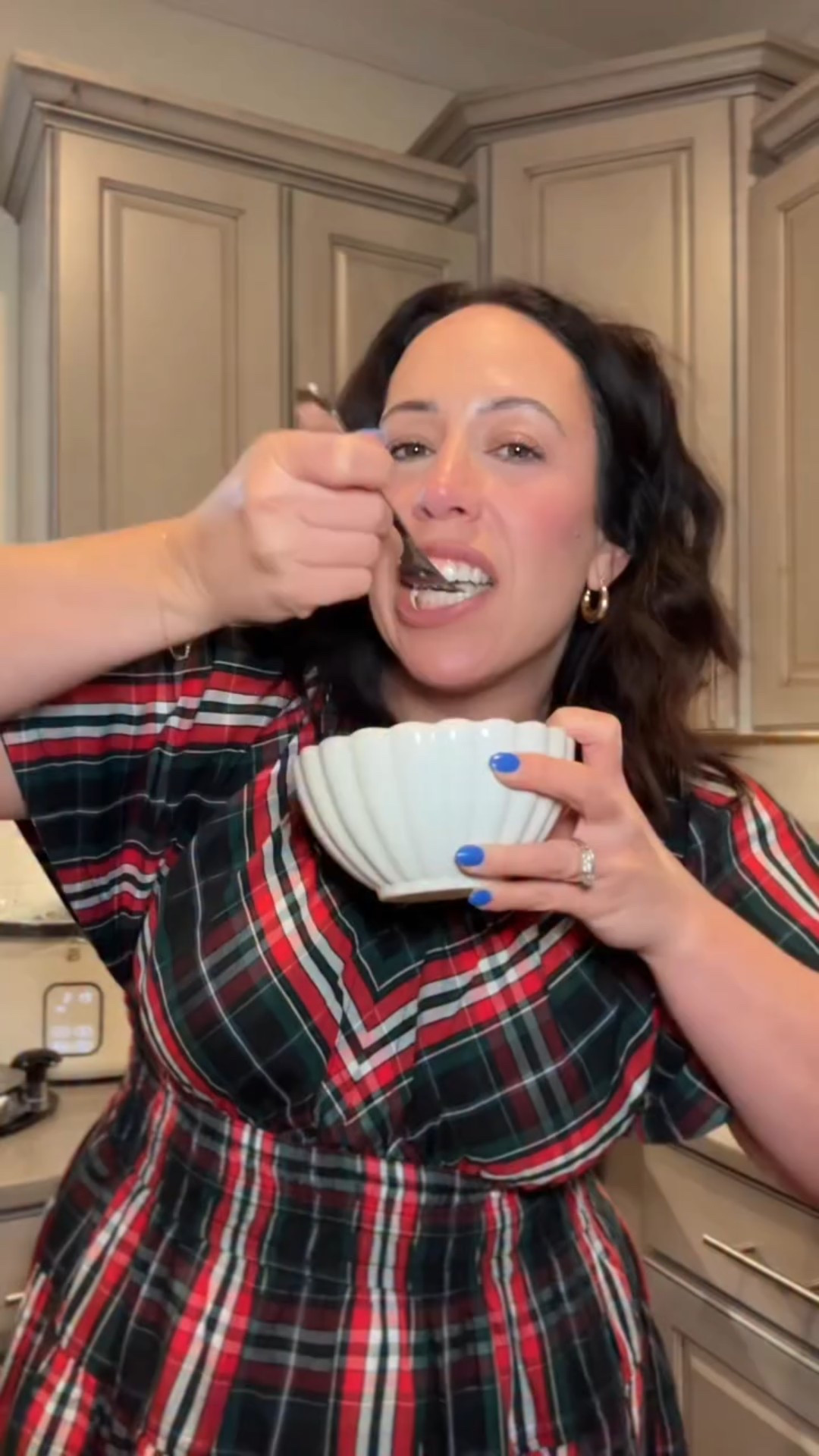 ✨ Soft Tummy Strong Start — Easy Chicken Meal Prep

Okayyy here’s the world’s easiest meal prep because we’re keeping it SIMPLE this week:

🍗 Chicken Breast → pop it in the crockpot
⏳ Let it cook, shred it up
🥣 Add your fave marinade + let it simmer for 30 minutes
🍚 Serve with jasmine rice + a veggie on the side

Healthy-ish, cozy, zero stress… exactly the kind of start my soft tummy needs. 💛

#softtummystrongstart #easymealprep #midsizemom #healthyishrecipes #crockpotmeals #mealprepreels #momlifeeats