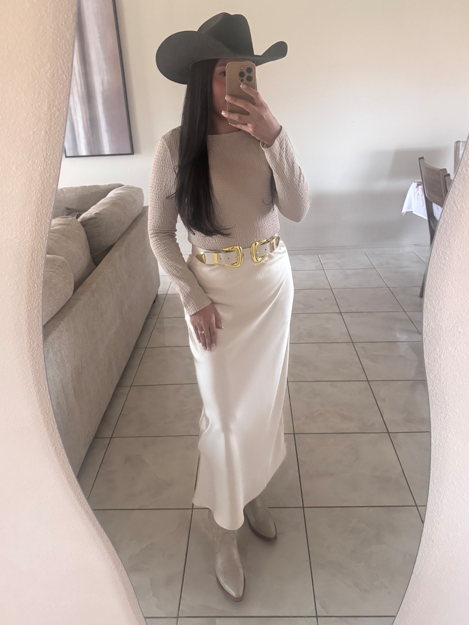 Monochromatic look 💫

#western #monochromatic #falloutfit #winterwhites #winteroutfit #tecovas 

#LTKFindsUnder50 #LTKSaleAlert #LTKFallSale