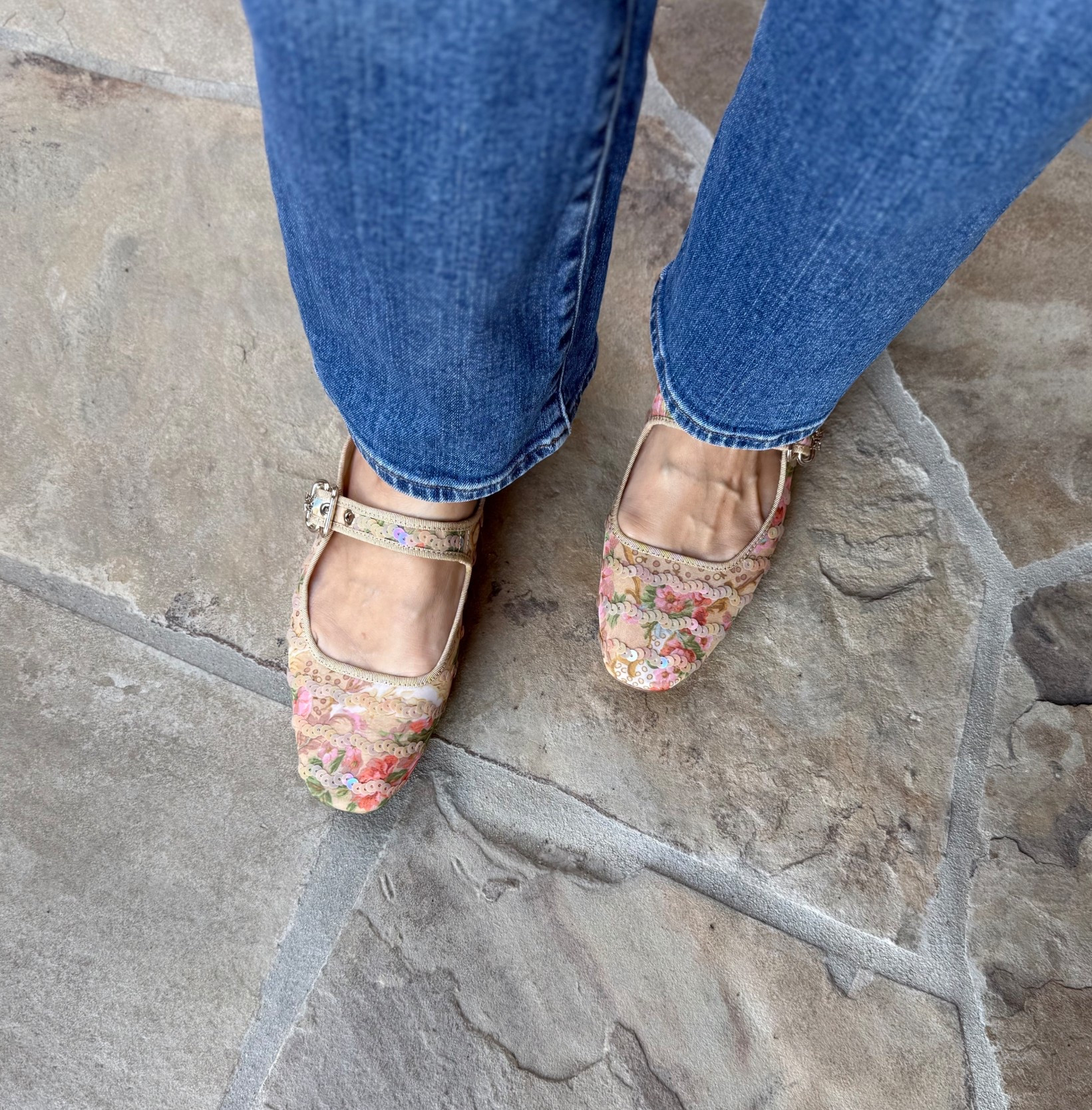 New spring flats 🌸




Sam Edelman mary jane flats


#LTKPetite #LTKOver40 #LTKootd