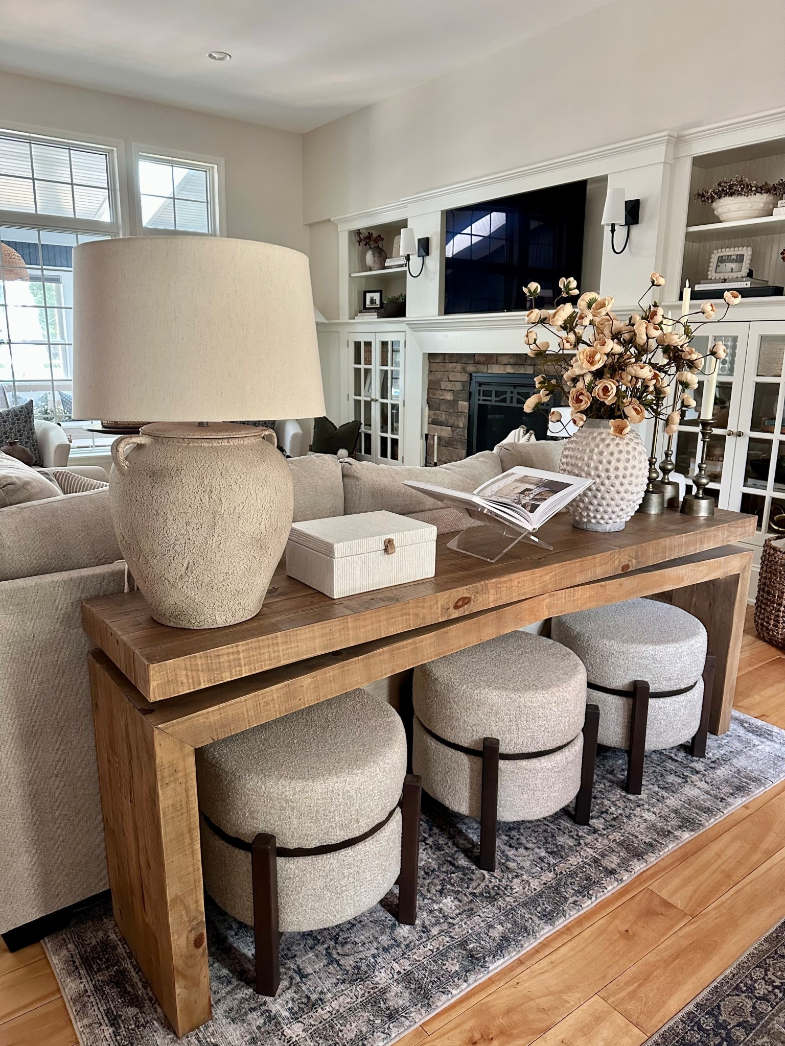 Console table inspo, fall florals 

#LTKHome #LTKSeasonal #LTKStyleTip