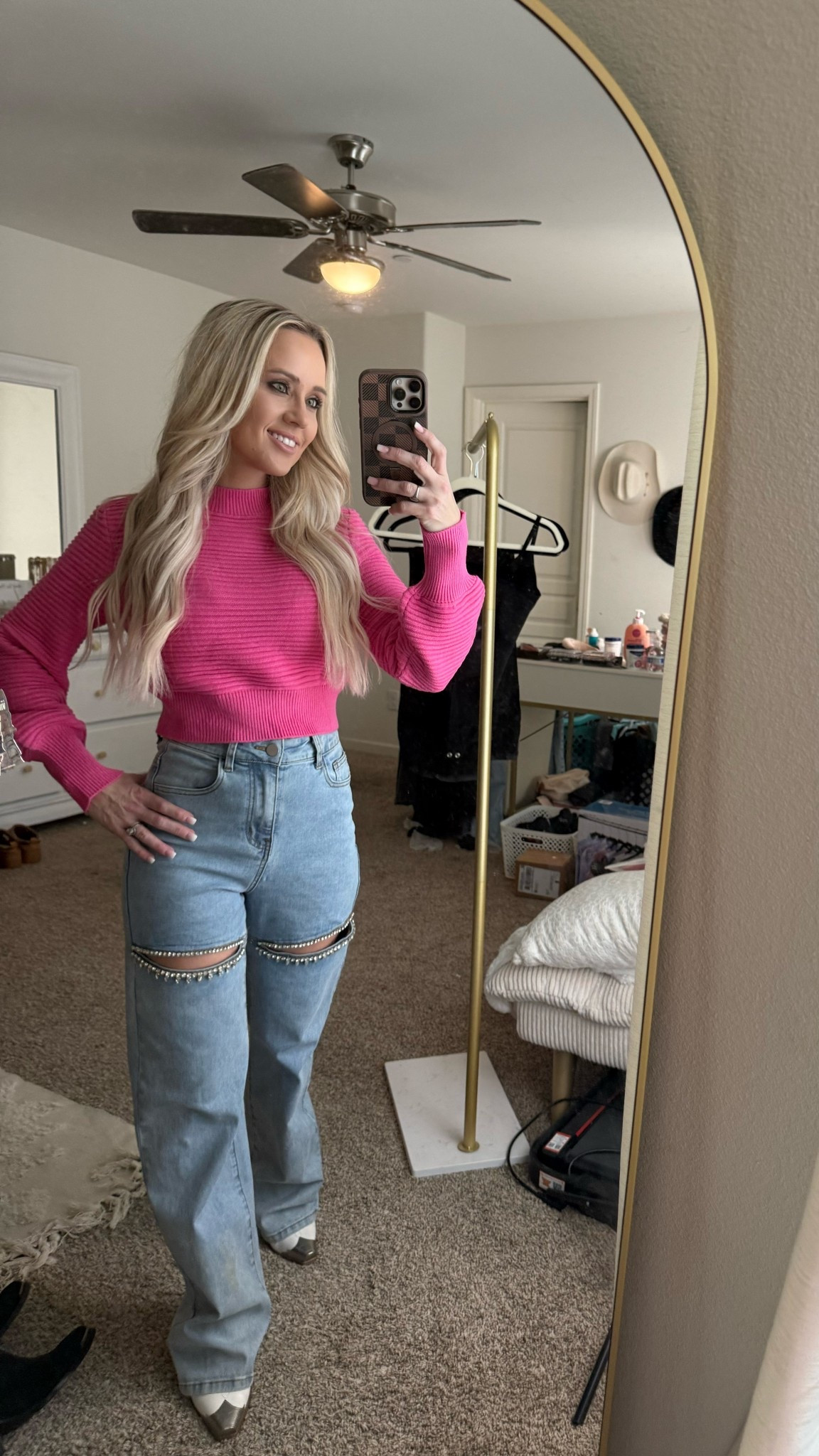 The cutest Valentine crop 💘
Soft. Fitted. Perfect length.

Easy to throw on with jeans and still look put together.
Comes in multiple colors too 👀

#ValentinesOutfit #AmazonFashion #CasualChic #EverydayStyle #PinkVibes

#LTKValentine #LTKootd #LTKgrwm