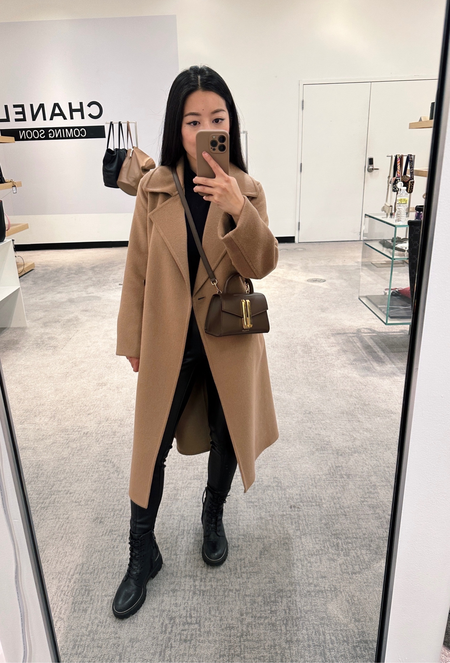 DeMellier crossbody handbags // Nano Montreal bag can be worn as a crossbody bag or used with the top handle

•DeMellier Nano Montreal bag
•Uniqlo coat xxs (oversized fit)
•Sam Edelman combat boots sz 5
•Ann Taylor mock neck top xxsP
•Topshop leather leggings 0P (for like 00P)

#petite 

#LTKHoliday #LTKitbag #LTKSeasonal