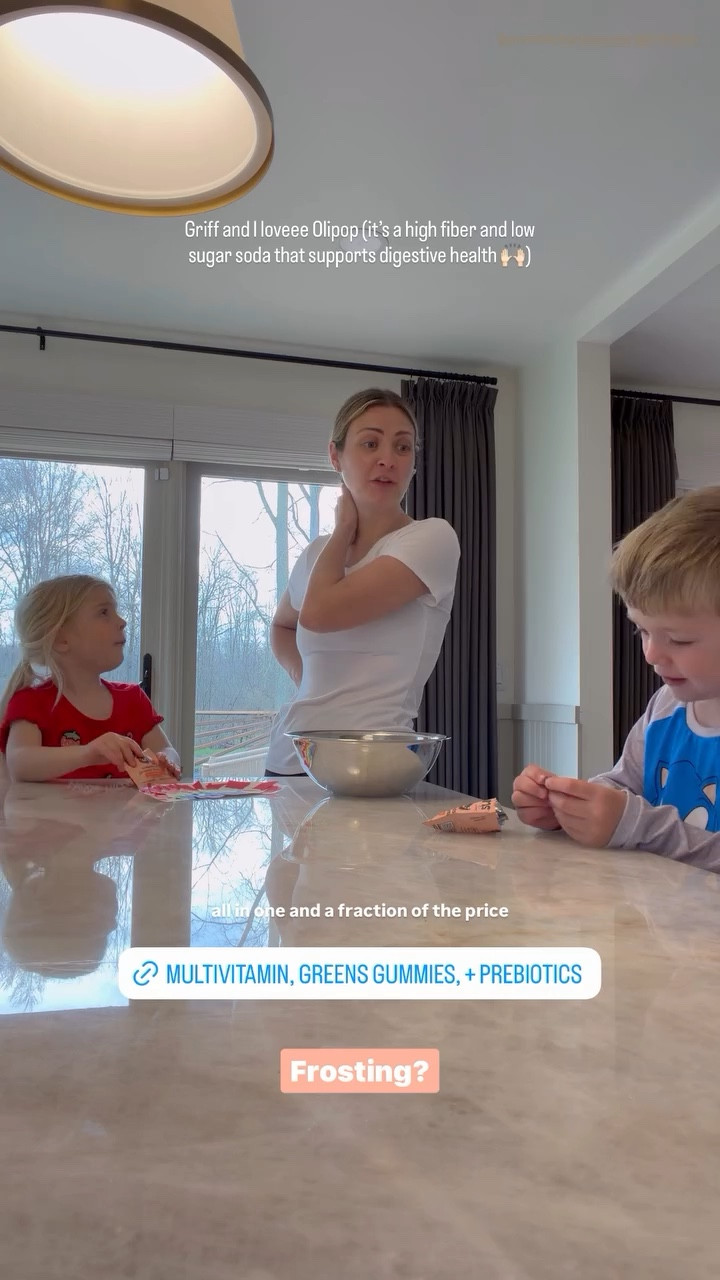 all in one and a fraction of the price @grunsdaily #grünspartner @drinkolipop  Griff and I loveee Olipop (it’s a high fiber and low sugar soda that supports digestive health 🙌🏻)