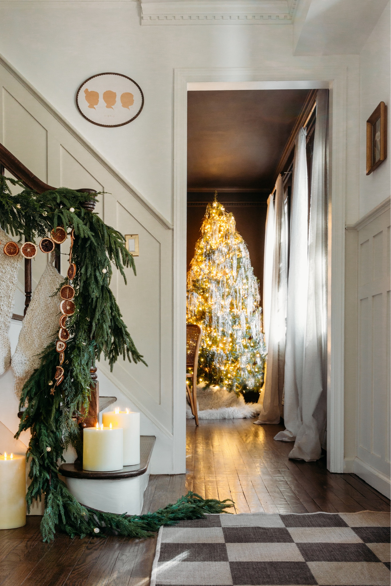 A warm Christmas entry. ✨✨

#LTKHoliday #LTKSeasonal #LTKhome