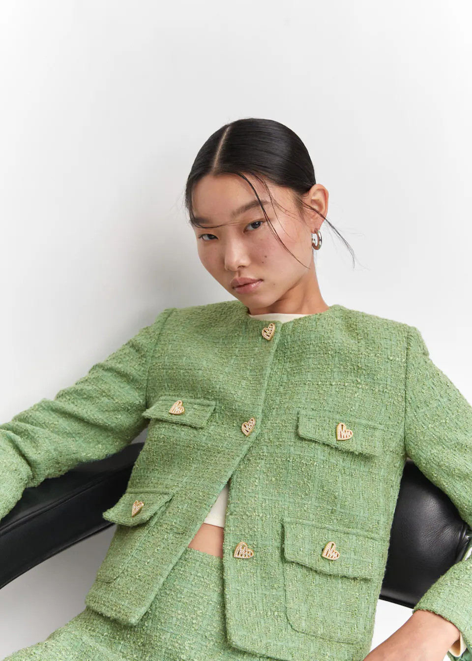 Veste tweed boutons bijoux -  Femme | Mango France | MANGO (FR)