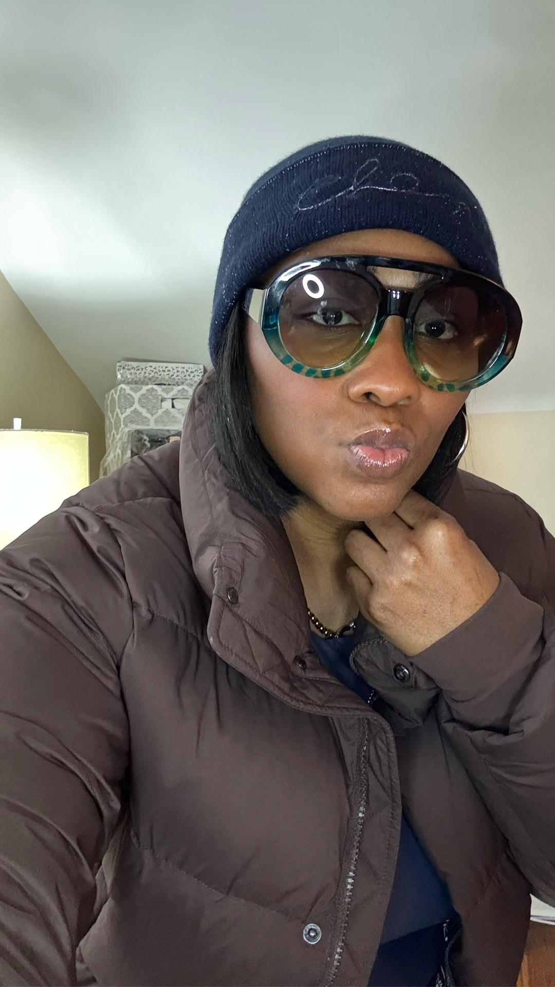 ❄️ Snow Day Chic: OOTD ❄️
Bundled up and ready for the Jersey snow! 🧣 Today’s look is all about layers and those little details that keep everything fresh—from the smoothing Abercrombie bodysuit to my secret weapon for keeping my Chanel beanie makeup-free. 🤫✨
Which sunnies are your favorite? The classic Dezzy frames or the new Aqua set? Let me know in the comments! 👇🏾
Outfit Breakdown:
• Jacket: Aritzia Extra Short Puffer
• Bodysuit: Abercrombie & Fitch
• Jeans: Zara (sale find!)
• Boots: Furry Uggs
• Gloves: Skims x North Face
• Accessories: Chanel Cashmere Beanie & Sunnies
#OOTD #GetReadyWithMe #WinterFashion #Aritzia #AbercrombieStyle #ZaraDaily #UggSeason #Skims #ChanelBeanie #SnowDayStyle #WinterOutfitInspo #JerseyGirl

#LTKootd #LTKgrwm #LTKU