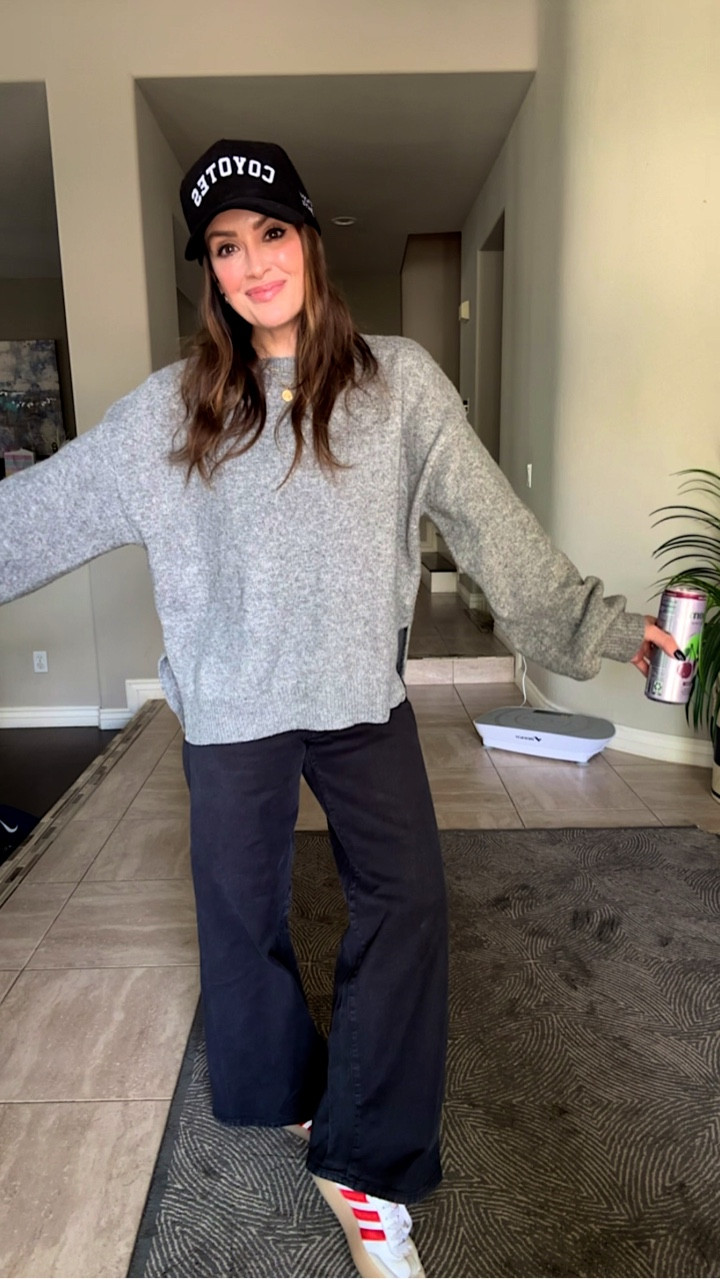 These wide leg denim are my FAV and back! Fully stocked in all sizes in black & beige. Only $35! RUN🖤

Wide leg denim | slouchy sweater | cozy winter look | hockey mom | game day 

#LTKootd #LTKOver40 #LTKdayinmylife