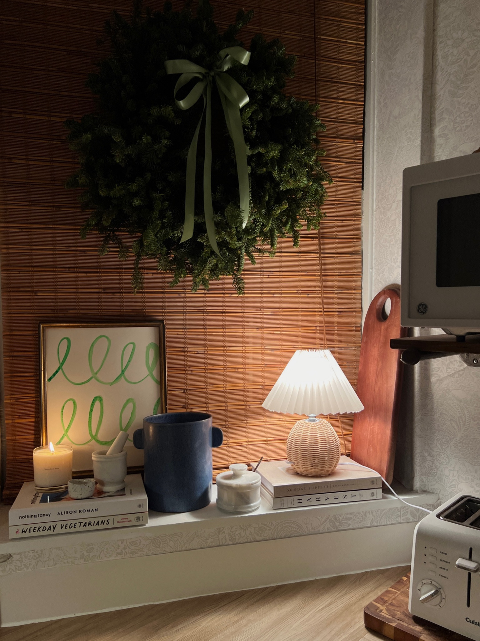 Cozy kitchen nook 🫶🏻 #homedecor #homedecorfinds #interior #kitchen #kitchendecor #holiday #interiordesign 

#LTKfindsunder50 #LTKhome #LTKSeasonal