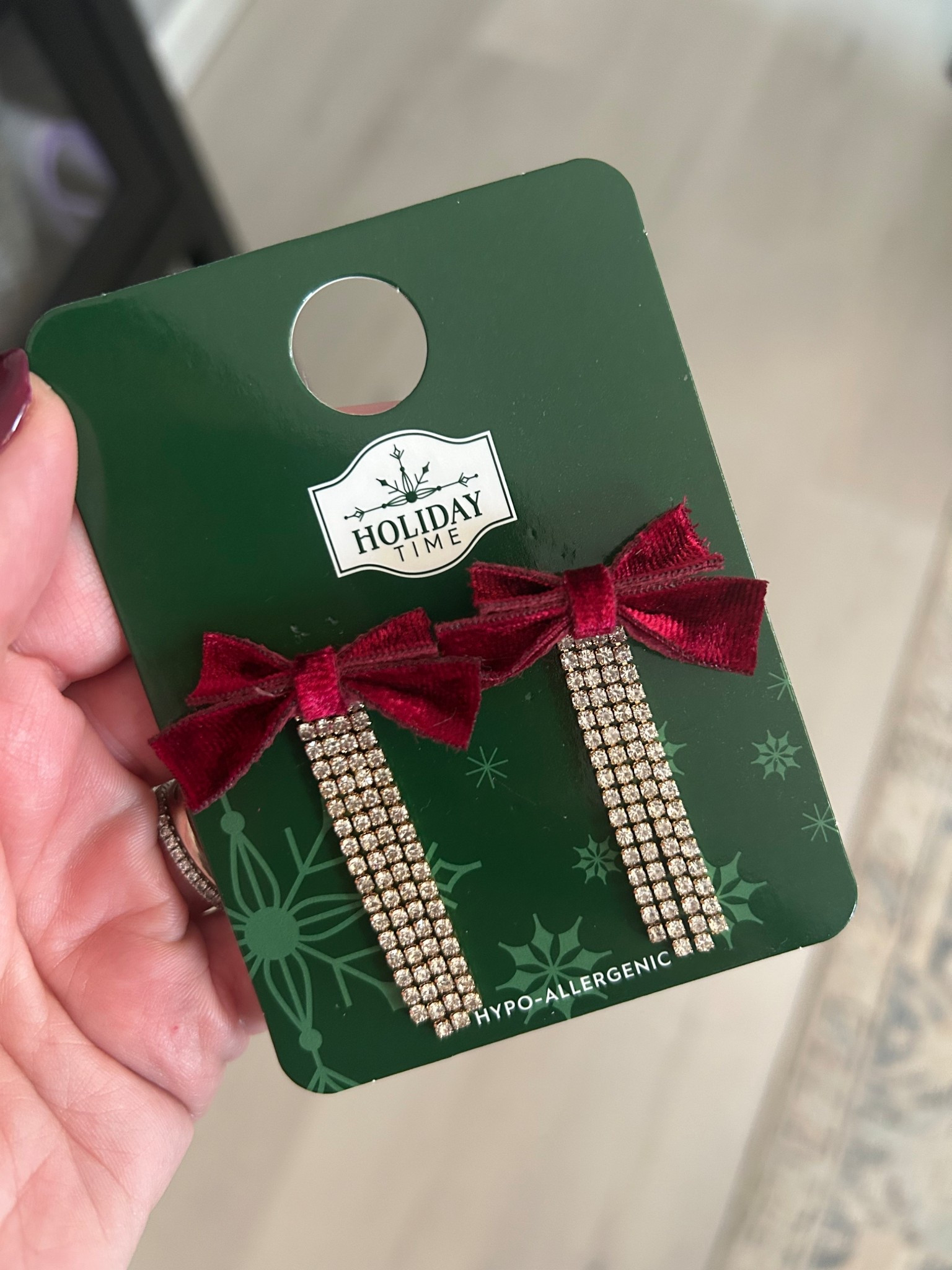 Who doesn’t love a little sparkle ✨ during the holidays? I just snagged these 🎀 beauties for only $5! Would make a great addition to any holiday look or a fun little gift! 

#LTKGiftGuide #LTKHoliday #LTKCyberWeek