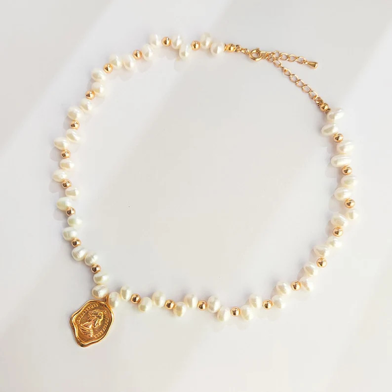 Baroque Pearl Queen's Signet Coin Necklace as Gift for Her | Queen Pendant Pearl Necklace - Etsy | Etsy (US)