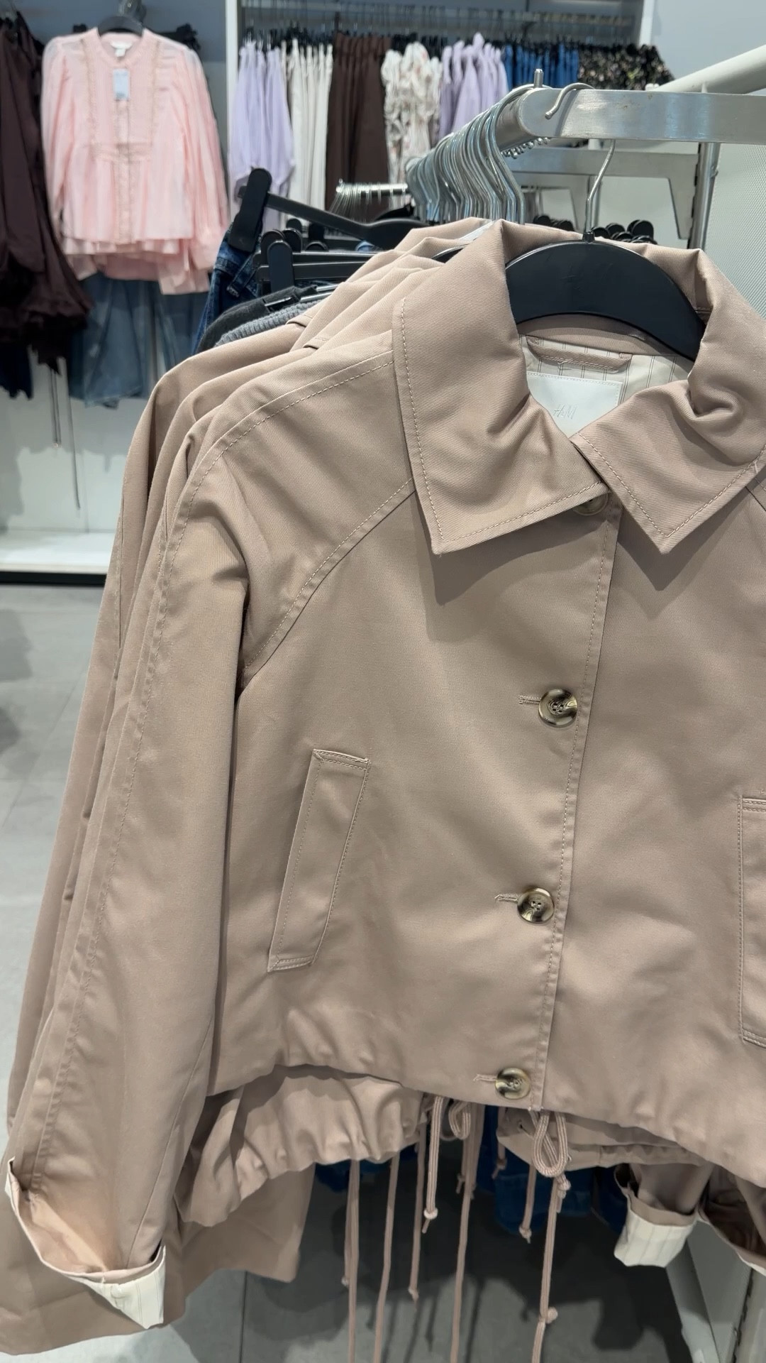 La Jacket viral 🔥 H&M está agotada en talla S y M pero dejó el link para que intenten conseguir la talla cuando esté disponible 🫶🏾

#LTKdayinmylife #LTKvlog #LTKgrwm