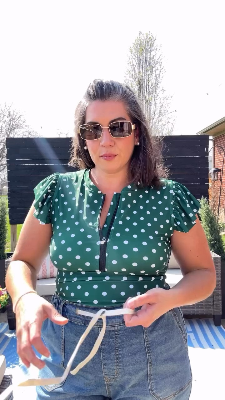 I think I’m in love 🤩 💚

About the Creator: @nicholebabinec 
Measurements: 
5’3.5” - 38/40 C bust - 37” waist - 47” hips 
Wearing the Size 14

Brand: @bloomchic 

#bloomchic #sportychic #plussizeswimwear