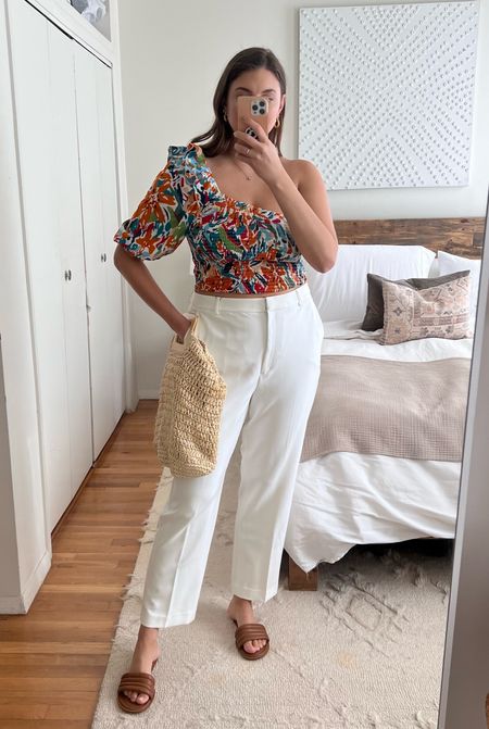 Amazon finds with express pants with floral smocked one shoulder top: casual spring outfit 

#springoutfit #editorpant #amazontop #whitetrouser #trouseroutfit

#LTKSeasonal #LTKFind #LTKU