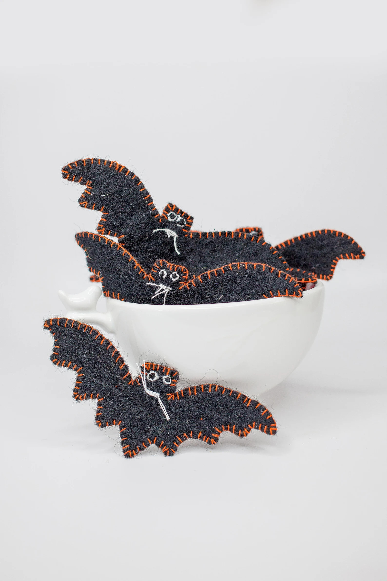 Felt black Bats -Halloween Garland -Black felt shapes -Halloween Decor -Bat Garland -Wool Poms -M... | Etsy (US)