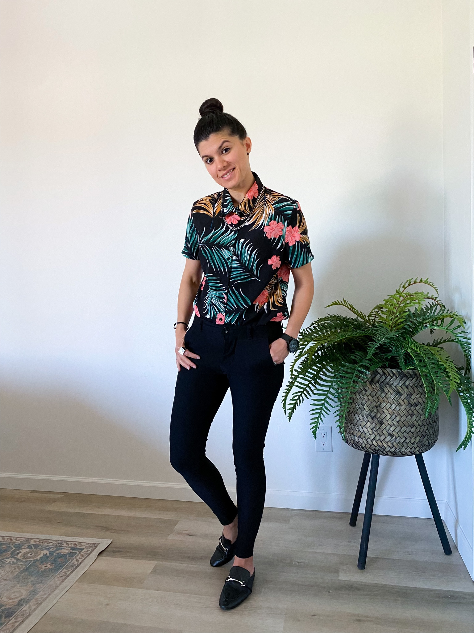 Floral Tomboy Outfit Inspo ✨

Tomboy classy style with a touch of femme - took a tropical 3 piece outfit (linked below) and dressed it up 

A must buy! Can get so many outfits out of it 😎 

#tomboy #tomboyoutfit #tomboystyle #tomboyfemme #edgy #floraltop

#LTKstyletip #LTKfit #LTKshoecrush