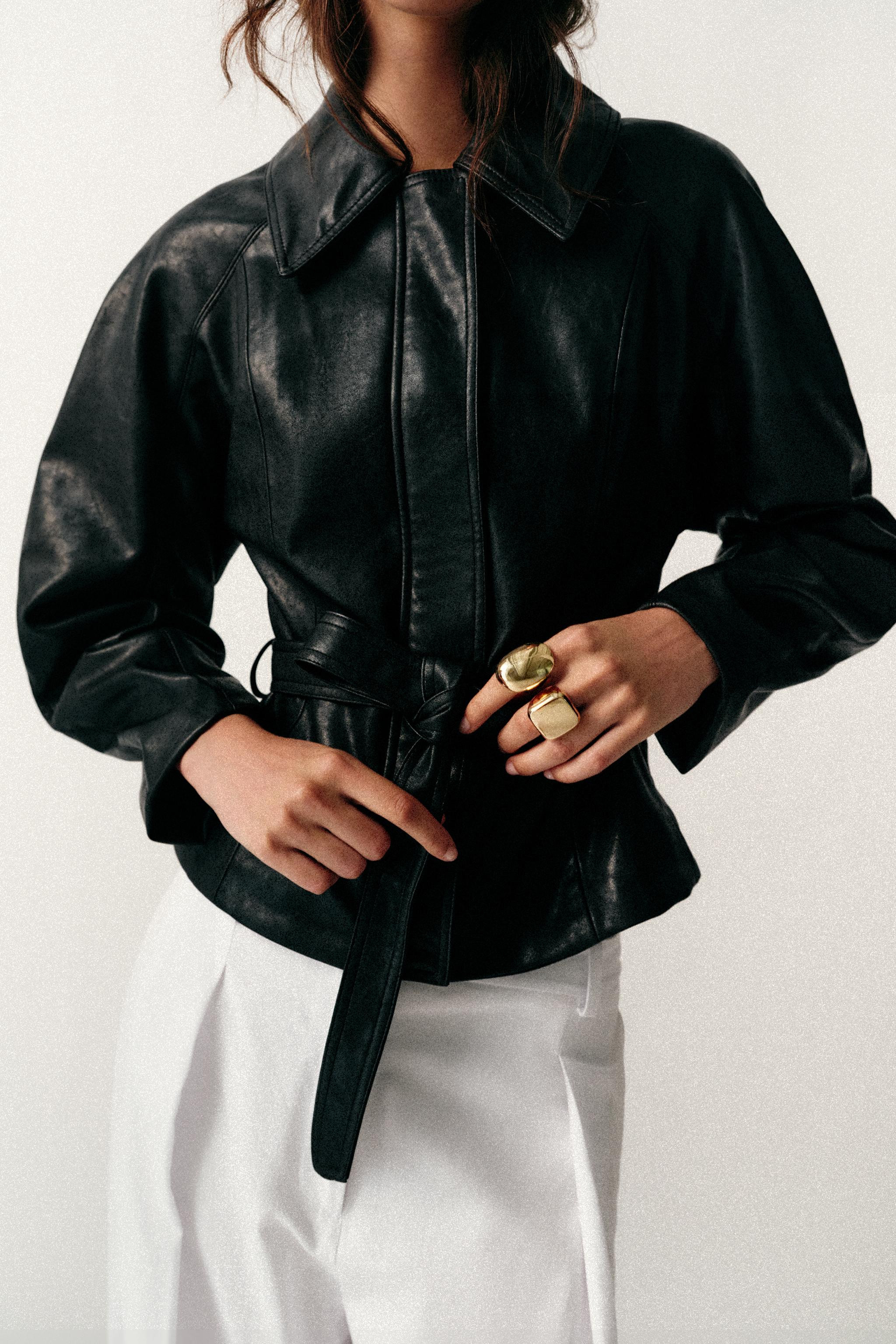 Jacket with a lapel collar and long sleeves. Featuring a zip-up front with a concealed snap-butto... | Zara UK