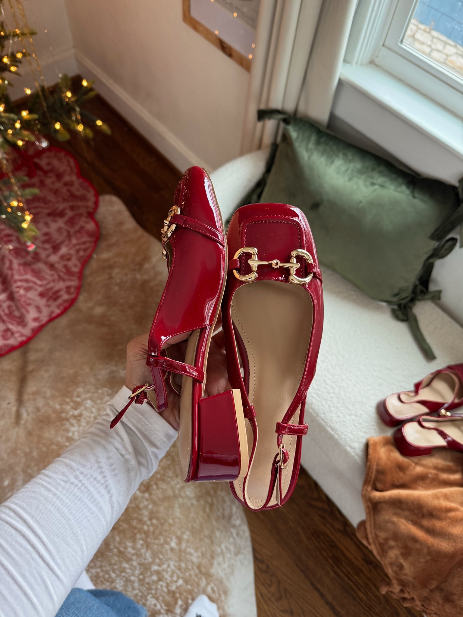 Gucci lookalike horsebit heels! These would be so cute you’re around, comes in a bunch of different colors, but would be especially cute for holiday parties right now! I got my true size in these

#LTKFindsUnder50 #LTKHoliday