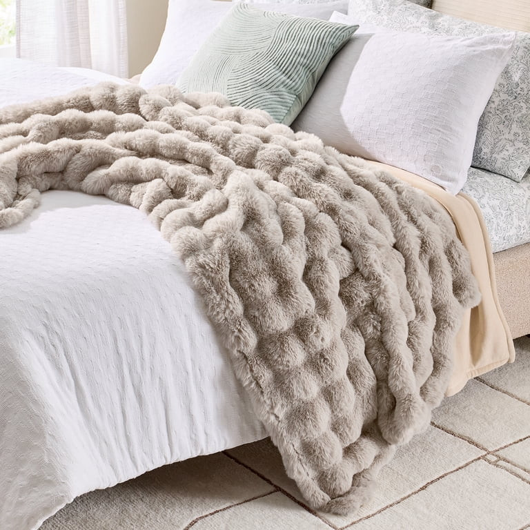 Better Homes & Gardens Grey Haze Bubble Faux Fur Throw, 50 in x 72 in | Walmart (US)
