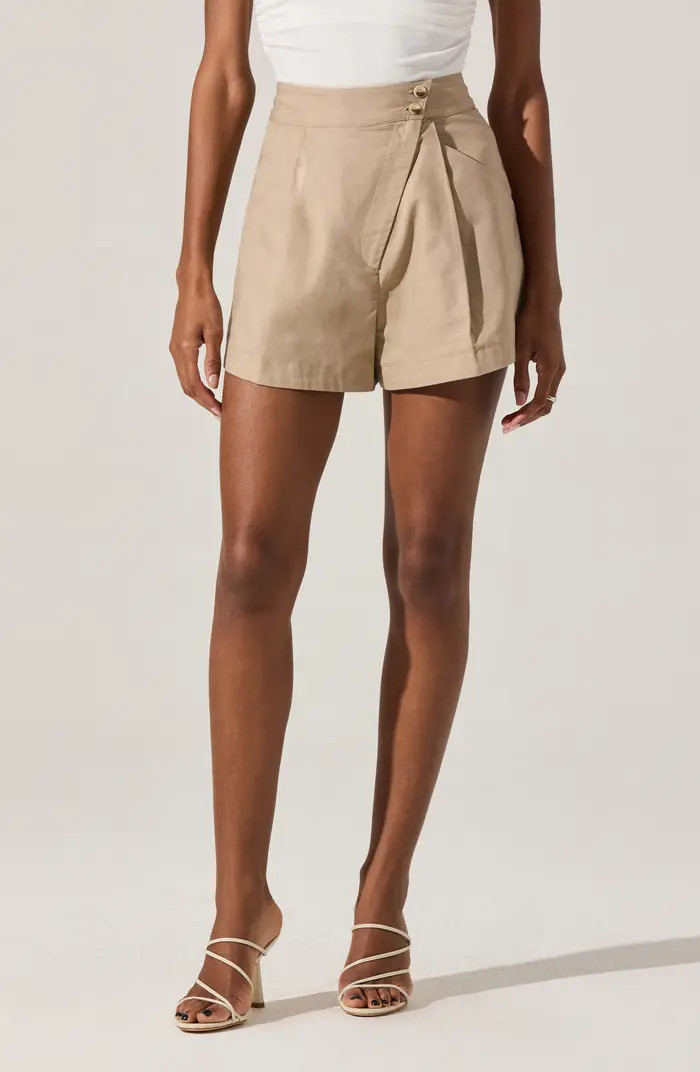 ASTR the Label Asymmetric Pleat Shorts | Nordstrom | Nordstrom