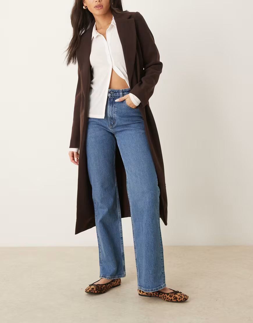 Abercrombie & Fitch Curve Love 90s relaxed fit high rise jeans in mid wash blue | ASOS (Global)