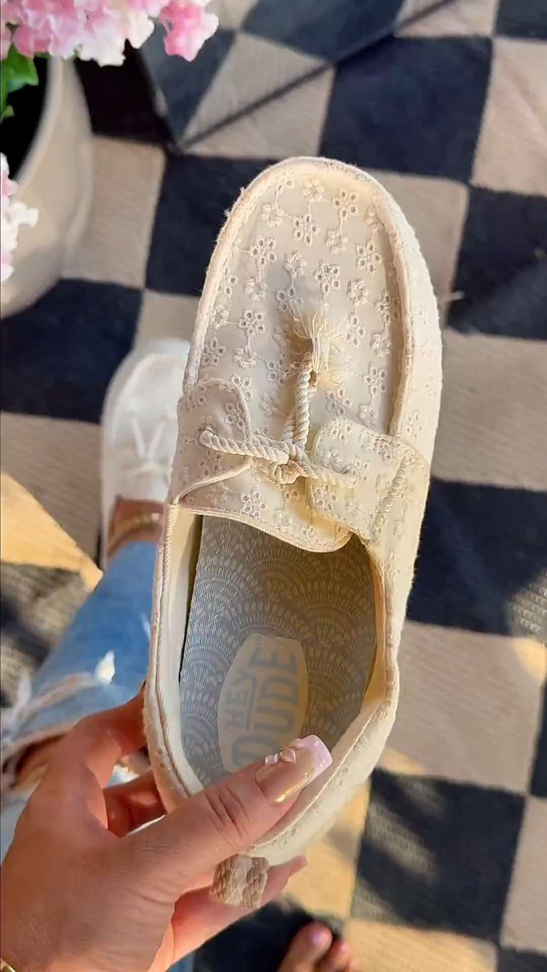 Hey Dude Harbor Breeze 🌸🐚🫧 #heydude #heydudeharborbreeze #heydudewendys #ad @HeyDude

#LTKWorkwear #LTKootd #LTKTravel