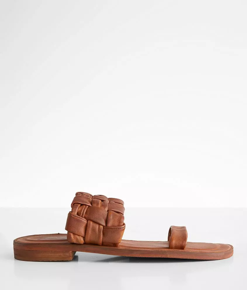 Winding River Leather Sandal | Buckle