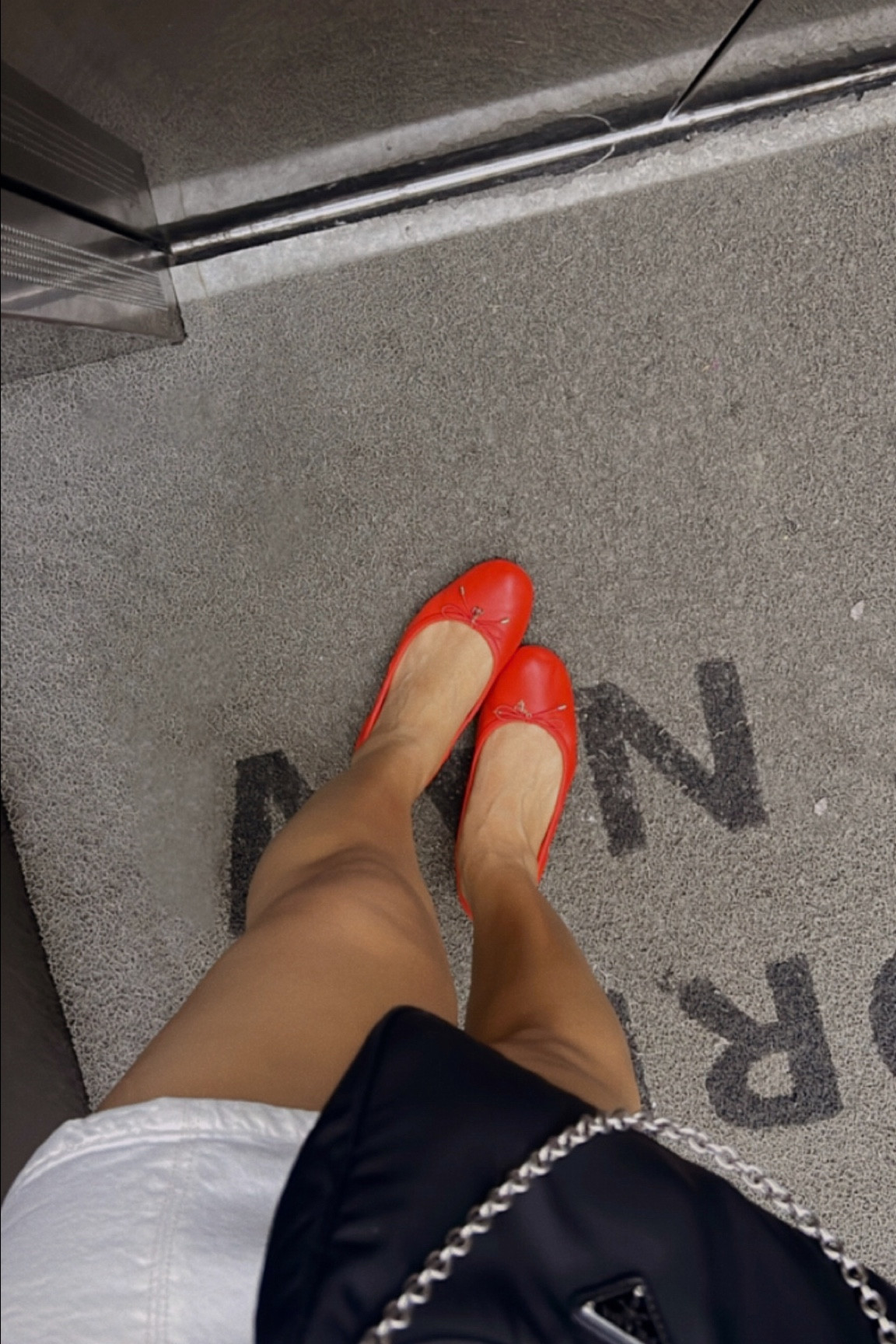 Red ballet flats ON SALE ❤️🩰 
They run an entire size smaller, I’m usually a 8.5 and got a 9.5 ✅





#balletcore #comfortableshoes #redshoes #miniskirt #denimskirt #whitedenim #springshoes #springfashion 

#LTKitbag #LTKSale #LTKstyletip