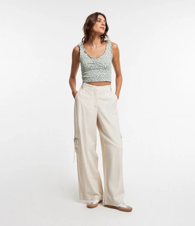 Calça Alfaiataria com Bolsos Cargo e Ajustadores Bege | Renner (BR)