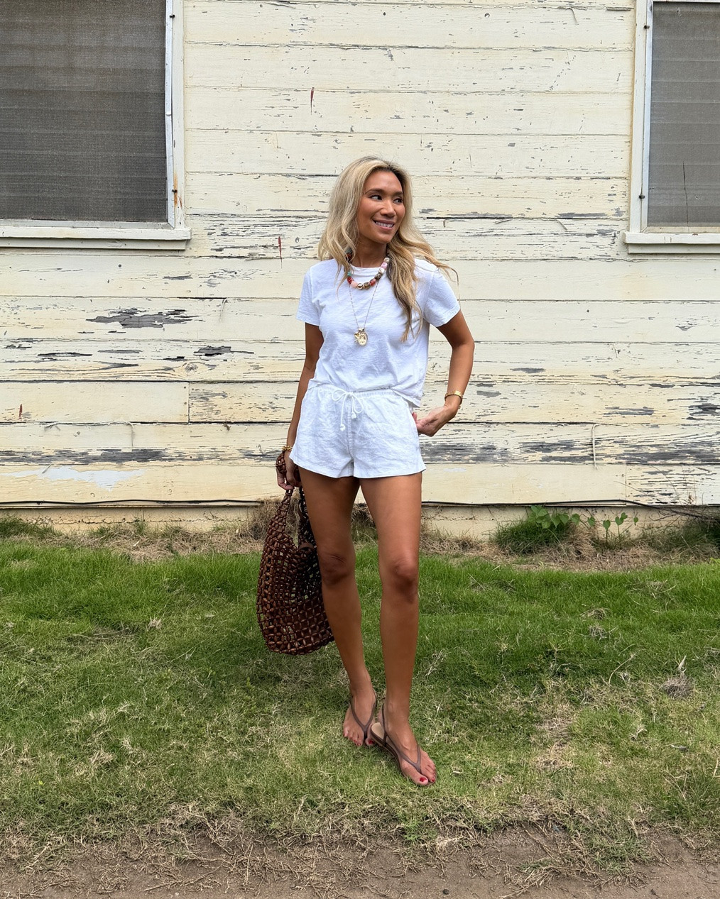 One of my fave outfits 

Wearing xs tee(my #1 tee right now), xs shorts.