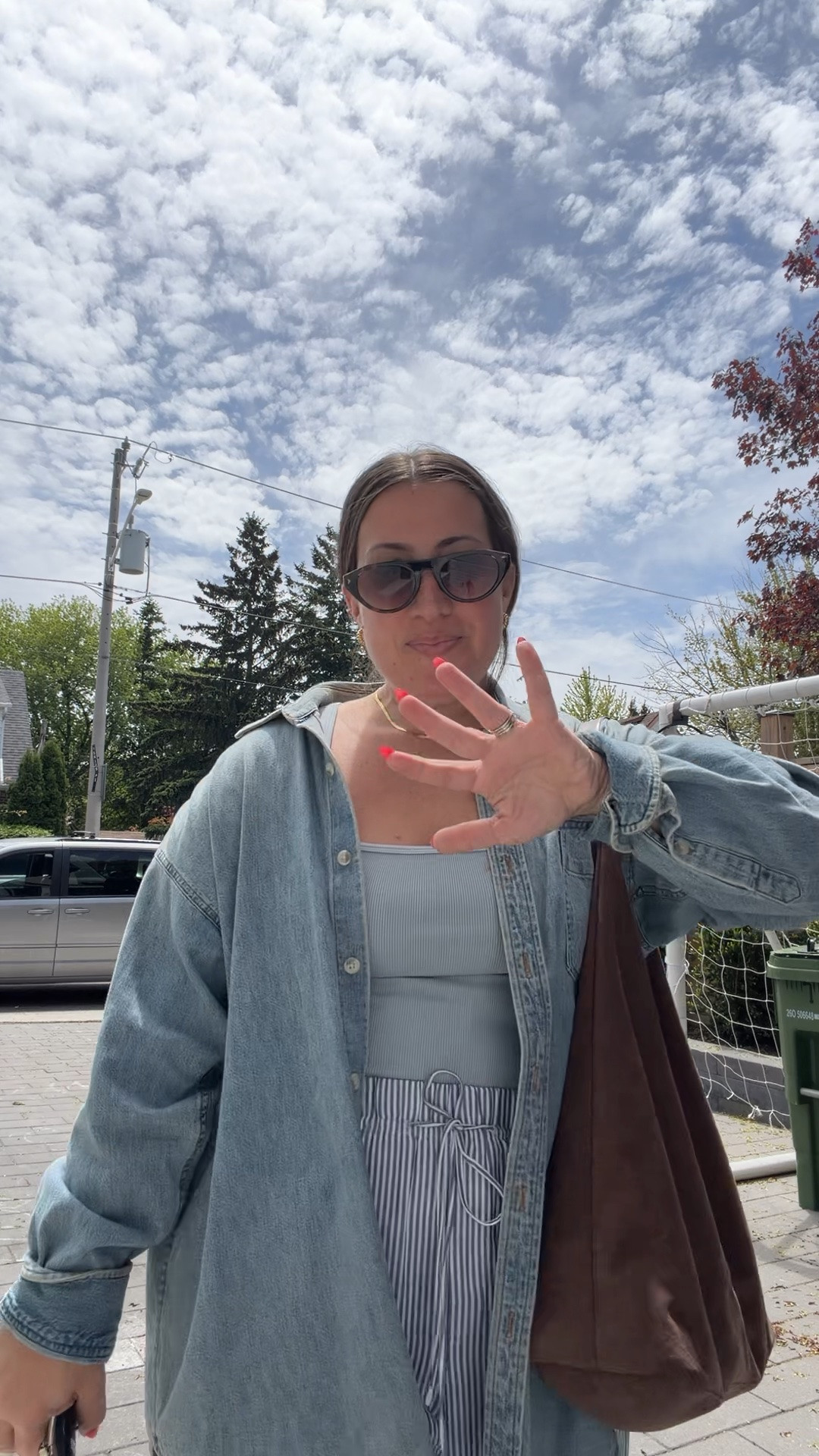 another day, another day of me living in linen pants + a homestretch tank + denim shirt 😭🤍
size m in tank + denim shirt
pants are soldout linking similar