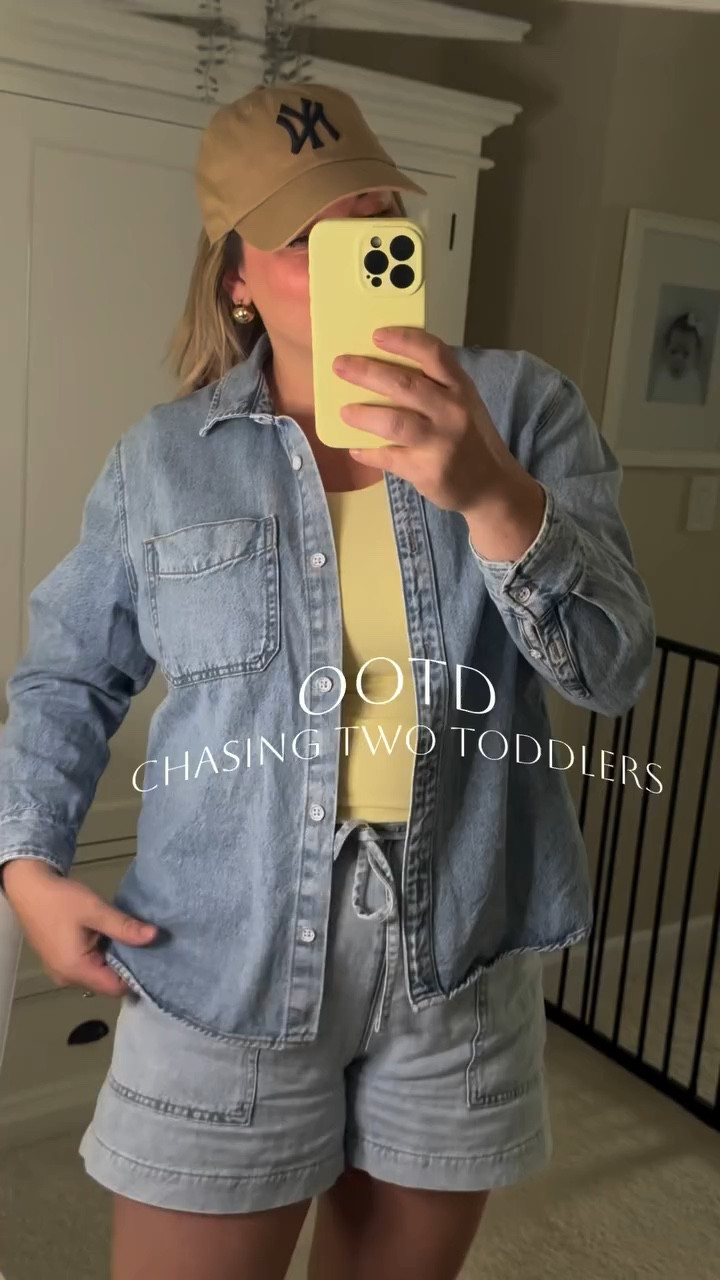 OOTD but make it toddler proof 😂 spring layering for cold mornings is a must! 

Comment SHOP for the links 💌

#momstyle #easyoutfit #ltkstyletip