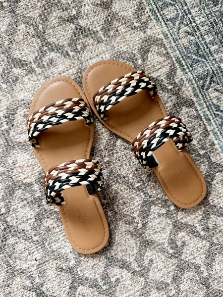 The best neutral flat summer sandals with footbed arch support. Target sandals roundup by BarbiGia 



#LTKxTarget #LTKshoecrush #LTKfindsunder50