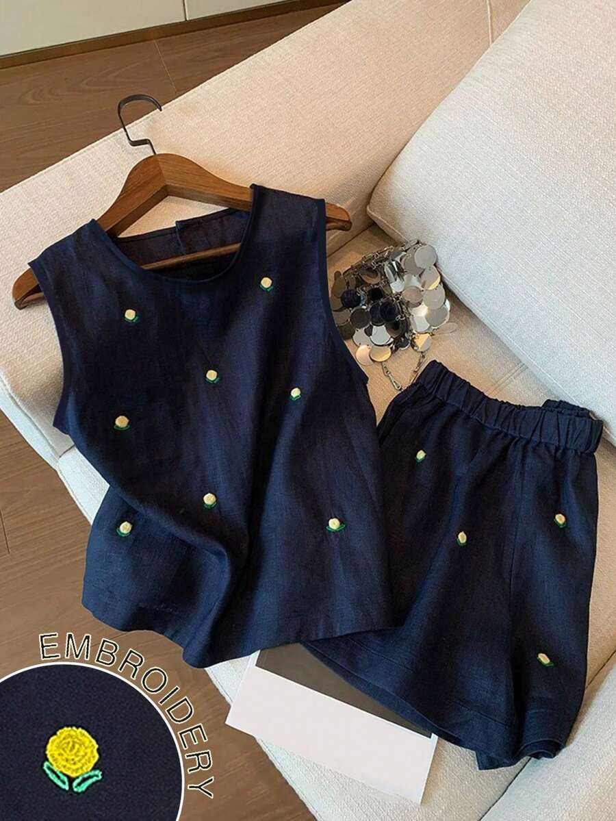 Resyla Ditsy Floral Embroidery Tank Top & Shorts Set | SHEIN