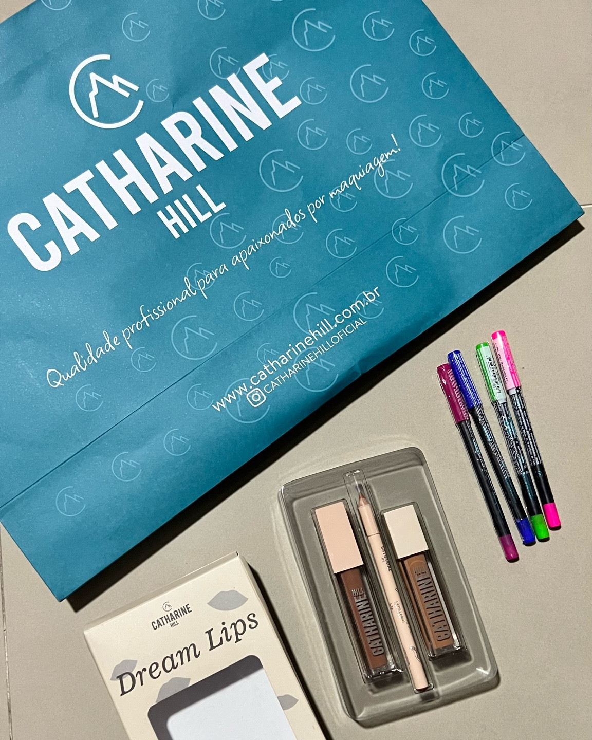 Catharine Hill, marca brasileira 💙

Com o melhor combo lips para deixar os lábios realçados & o melhor da maquiagem artística.

#LTKover50style #LTKbeauty #LTKbrasil