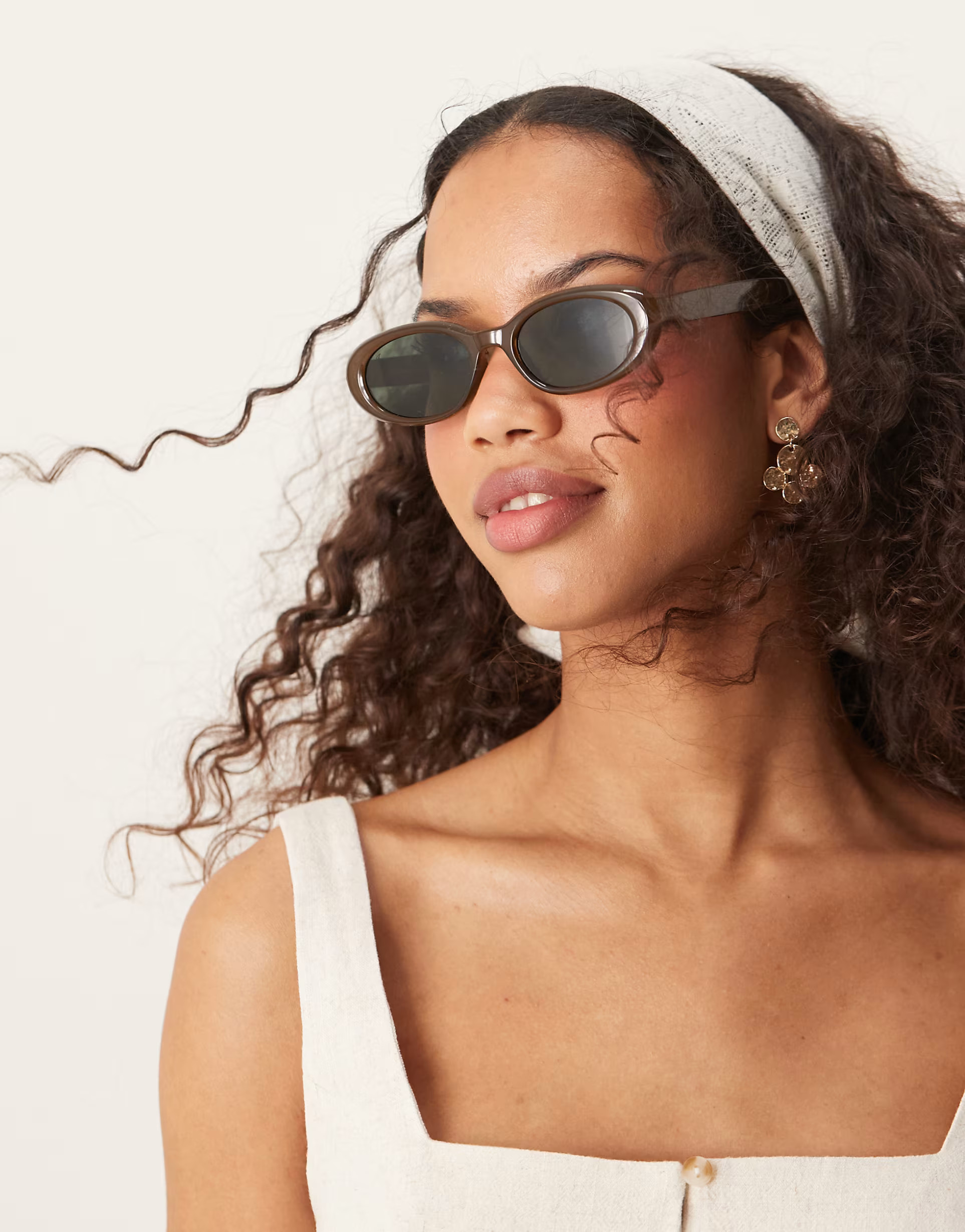 Jeepers Peepers oval sunglasses in olive green | ASOS (Global)