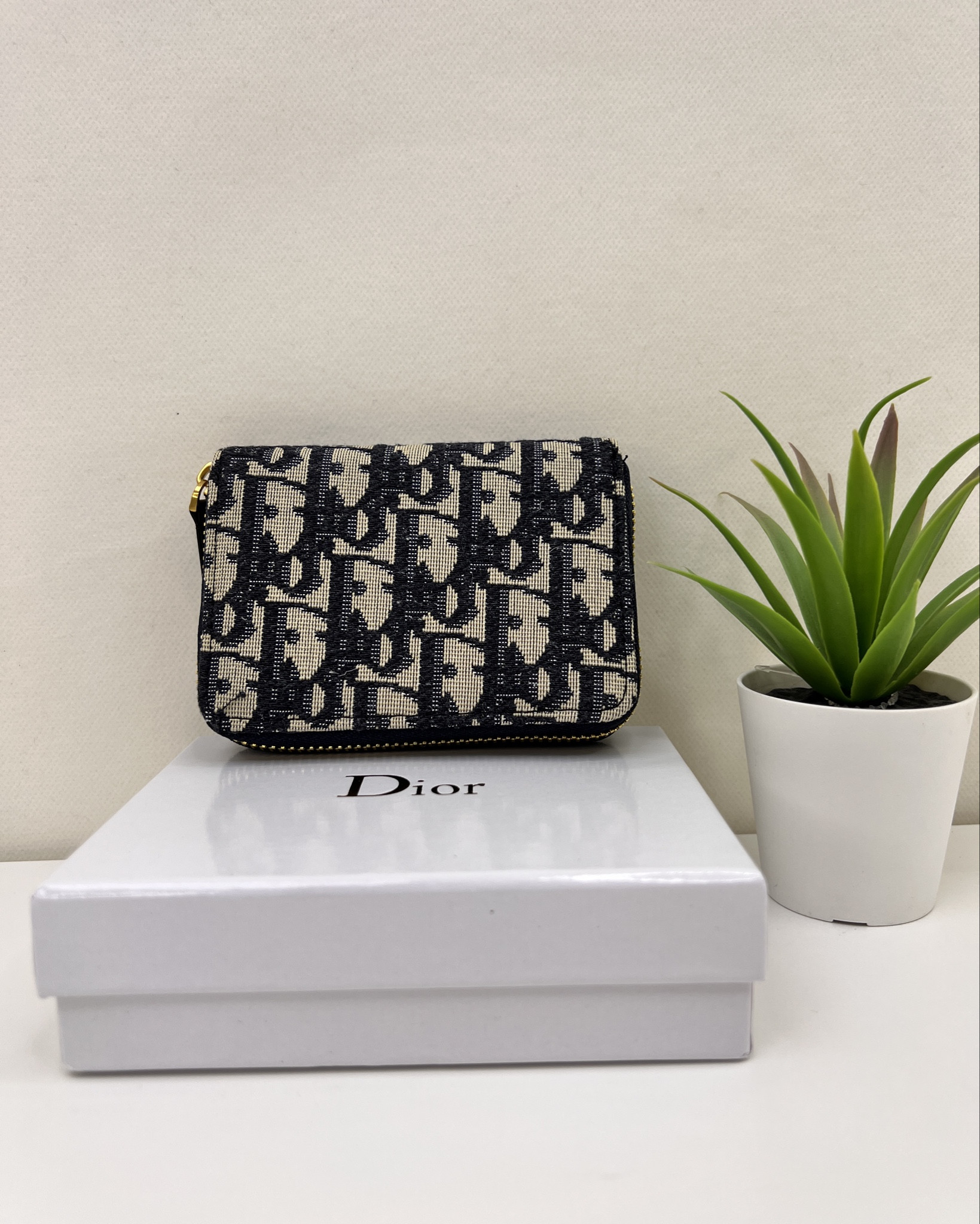 Dior wallet Dior clip Dior cardholder 

#LTKGiftGuide #LTKfindsunder50 #LTKworkwear