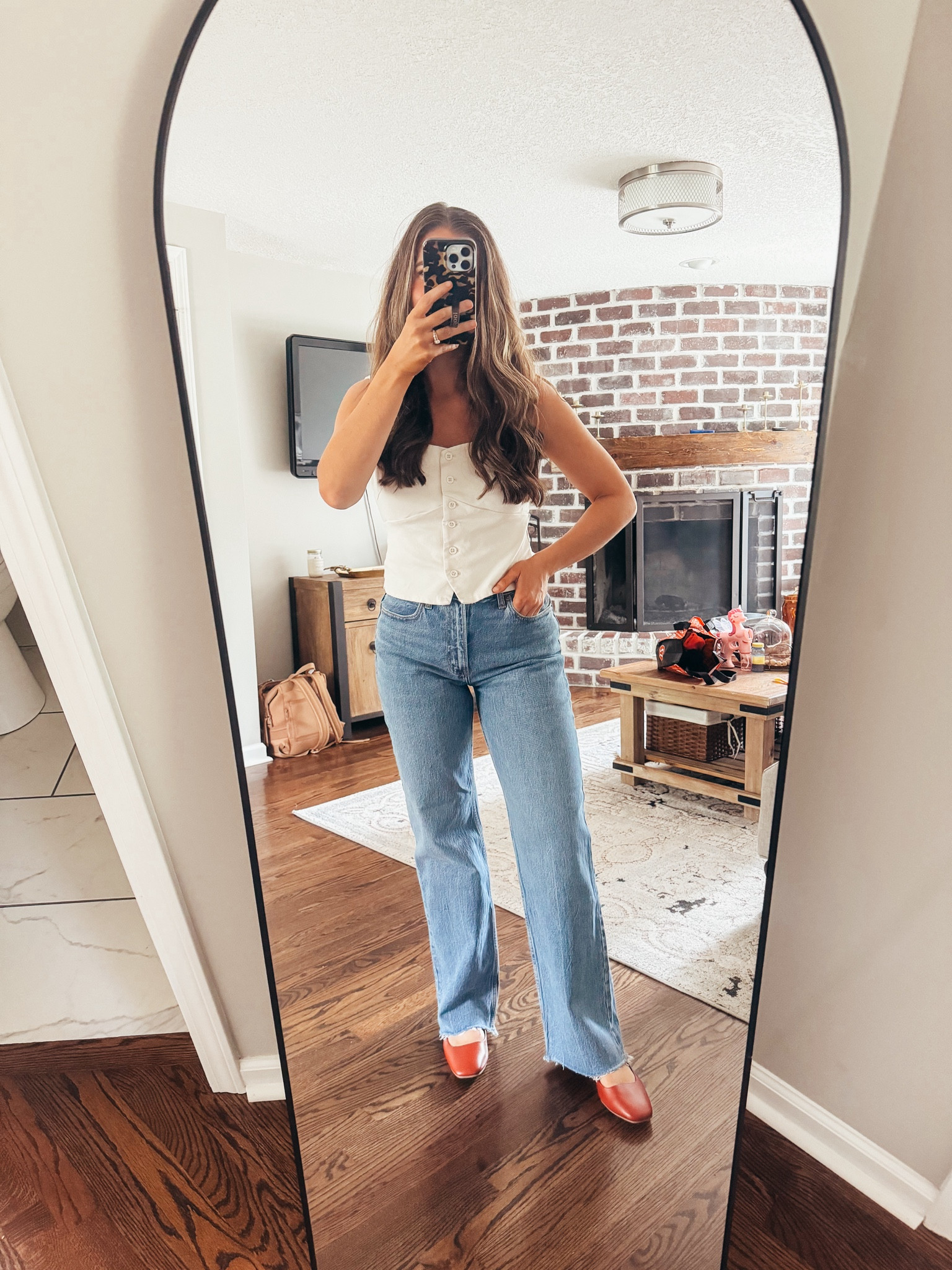 todays work ootd! A great fall transition outfit 🍂 wearing a small in the top and size 27/4 in the jeans. The ballet flats are also true to size! 

#LTKStyleTip #LTKFindsUnder50 #LTKShoeCrush