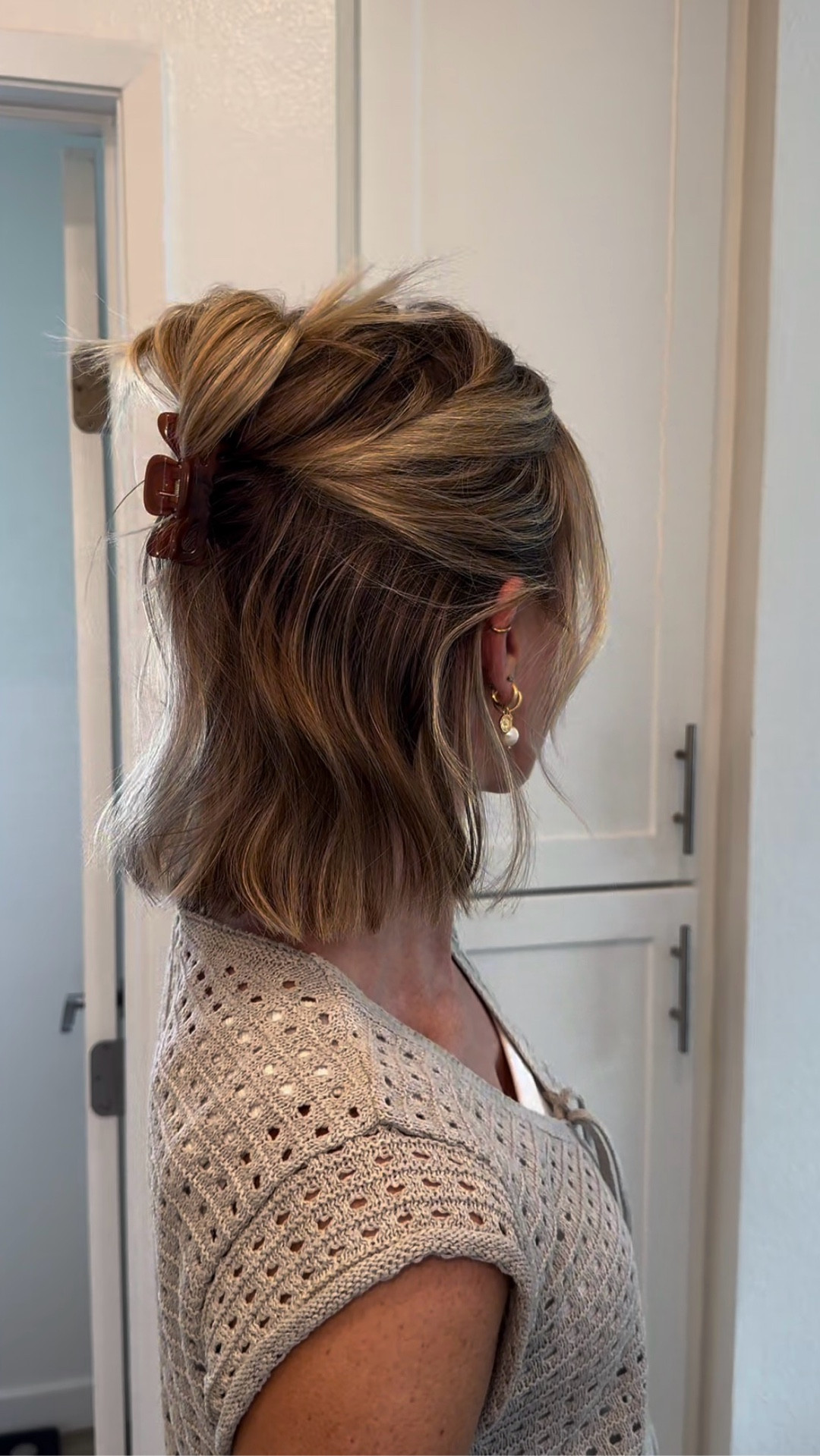 Half up claw clip

#LTKBeauty #LTKgrwm #LTKmomlife