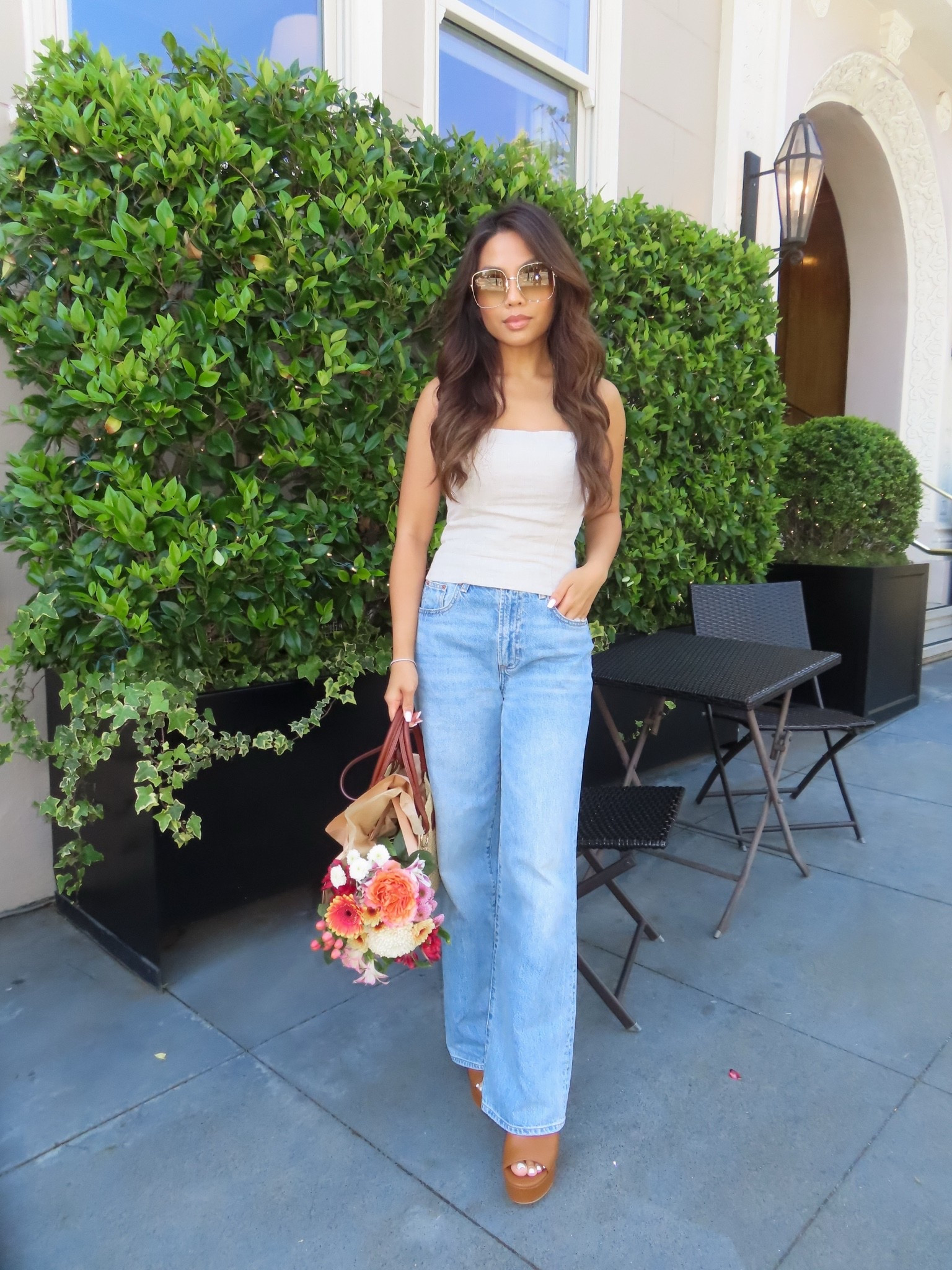 My favorite wide leg jeans!! 

Sizing:
Top - tts, xs
Jeans - tts, 25 regular in 7 years bleu taboo

#LTKPetite