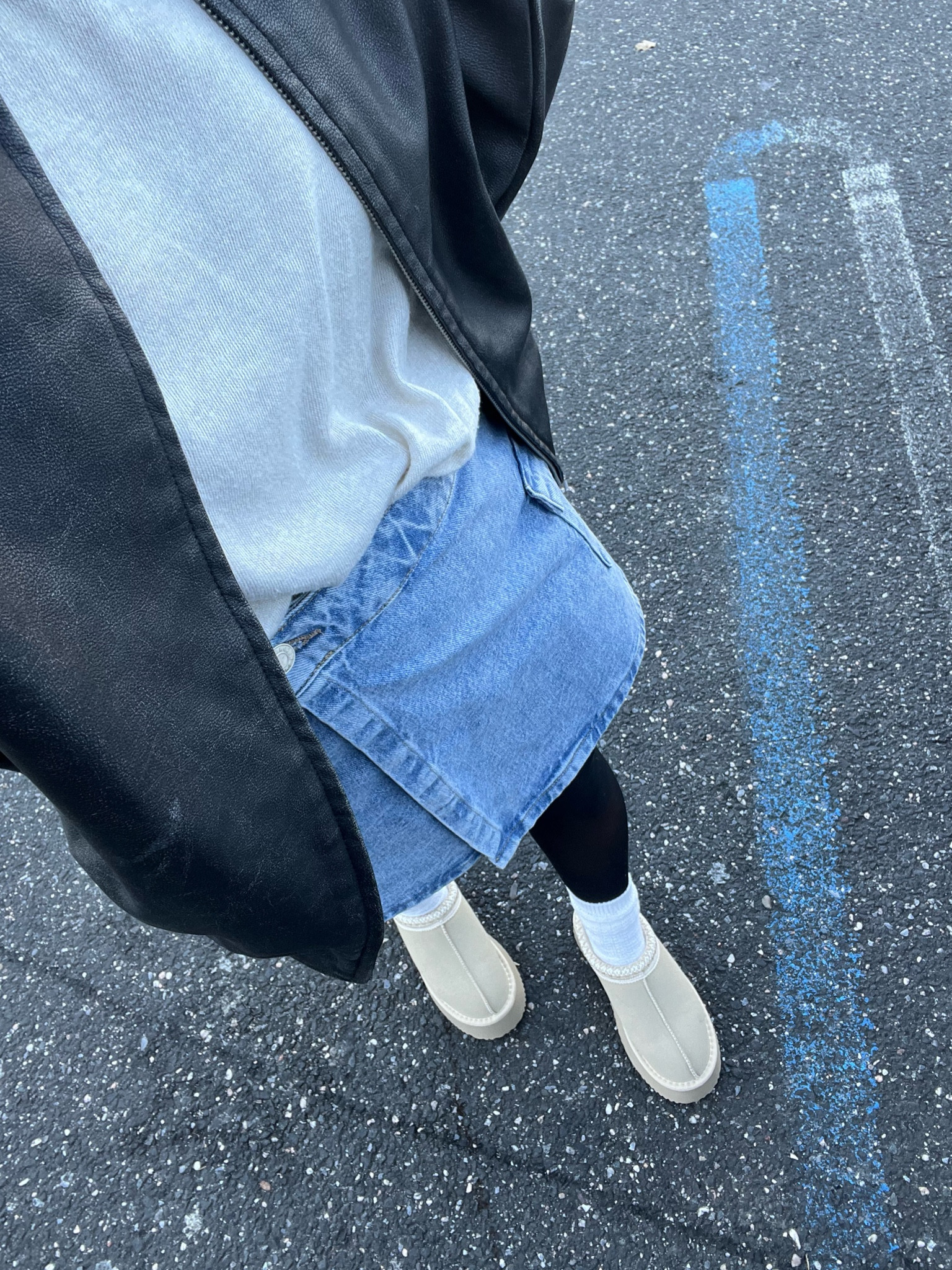 So cozy and looks just like the Ugg Tazz, but under $75! I have them in mustard seed and chestnut in size 5 

#LTKGiftGuide #LTKfindsunder100 #LTKSeasonal