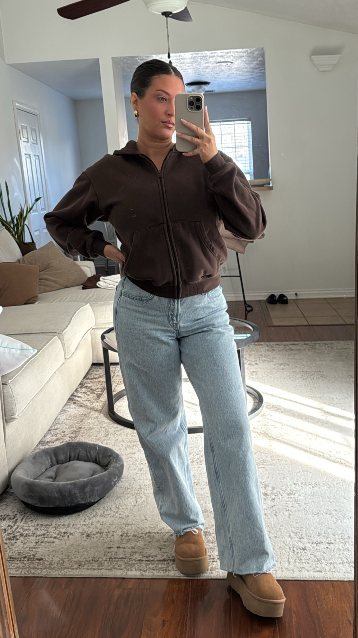 Simple cute errands outfit when I want to look out together 🫶🏼

This color brown is sold out in jacket, but linked similar. 

Jacket - Size S
Jeans - Size 4 Regular 

#LTKPetite #LTKBeauty #LTKootd