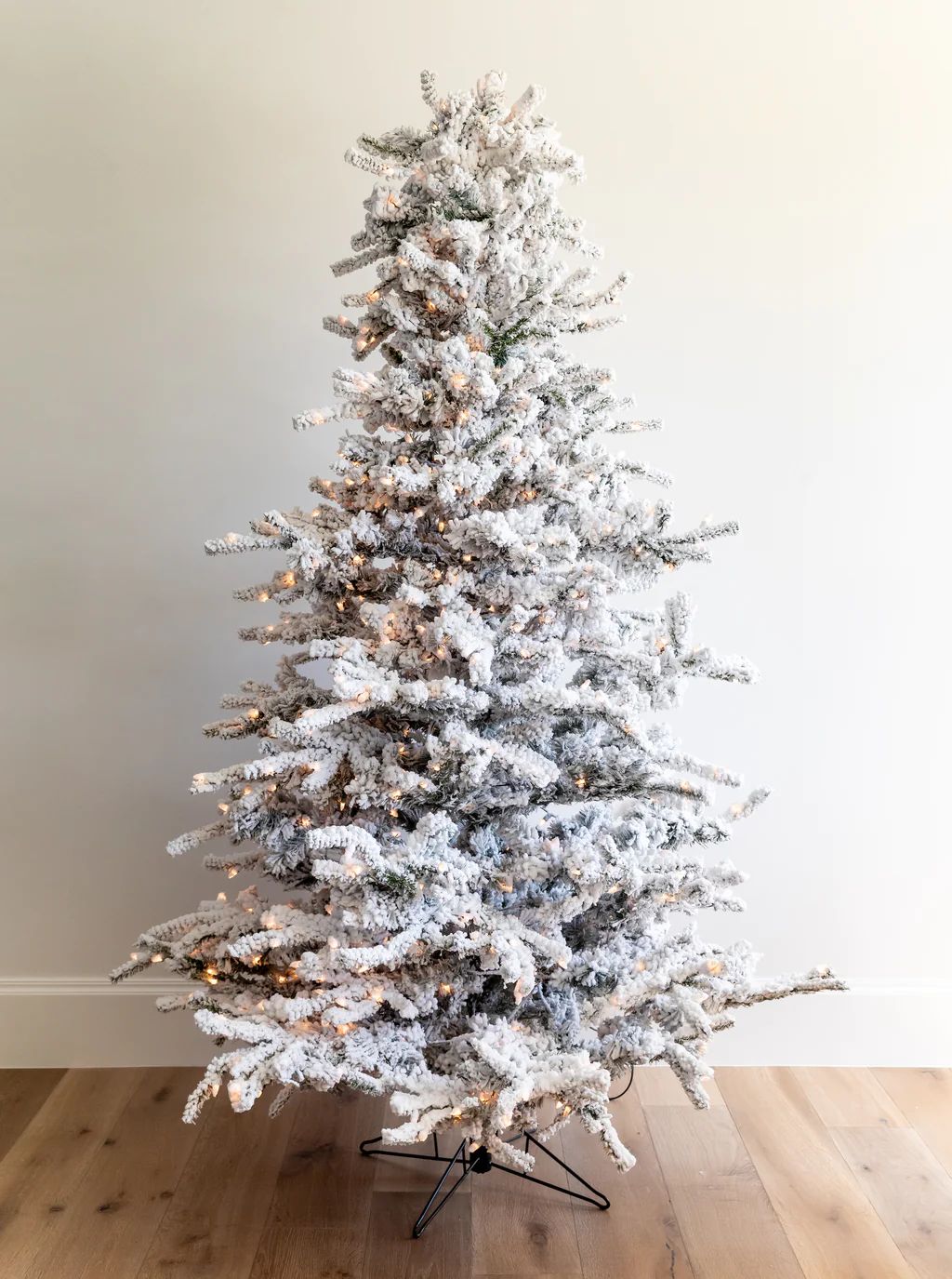 Pre-Lit Faux 7.5' Flocked Tree | House of Jade Home