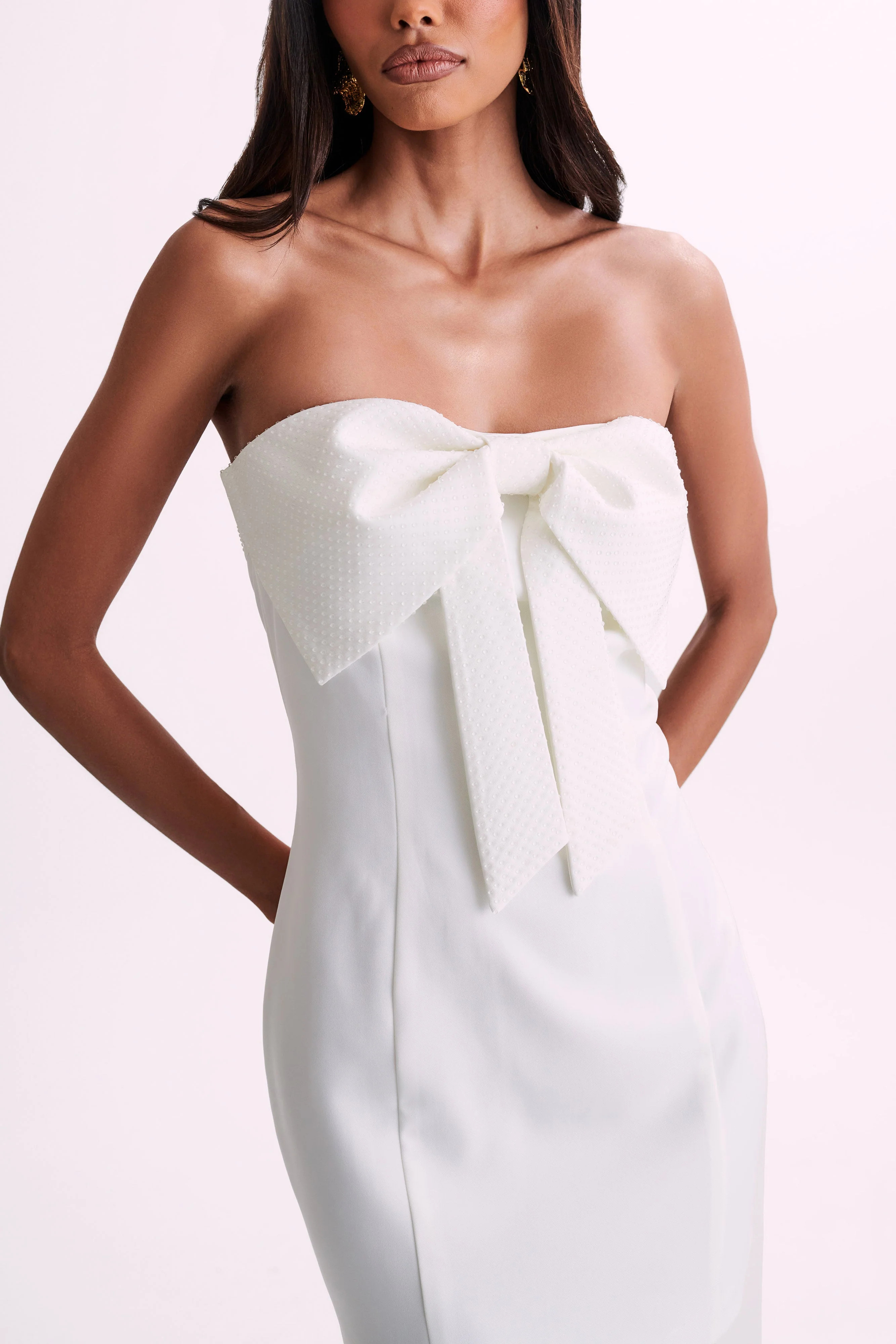 Saoirse Strapless Mini Dress With Diamante Bow - White | MESHKI US